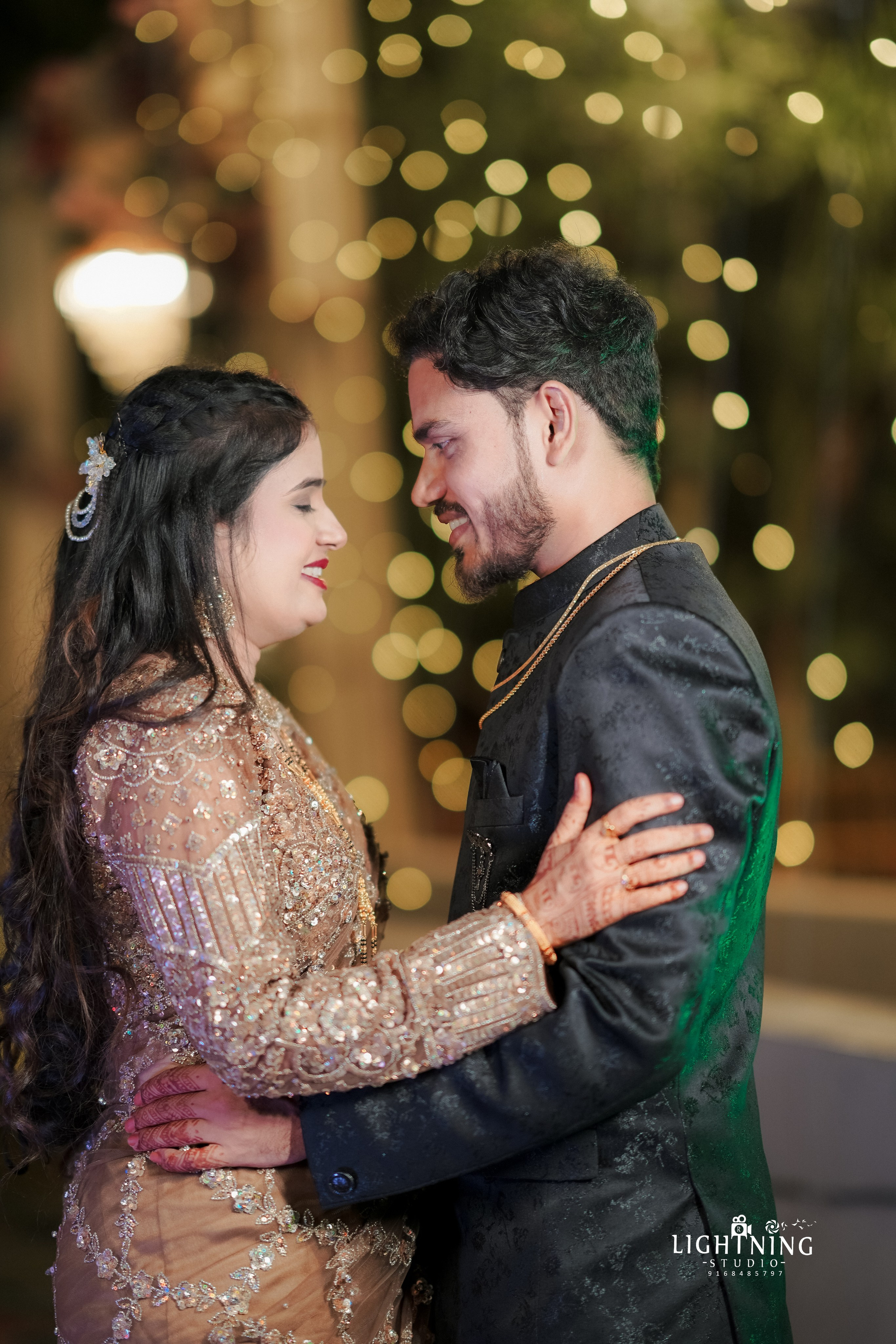Bhushan & Komal. Lightningstudio