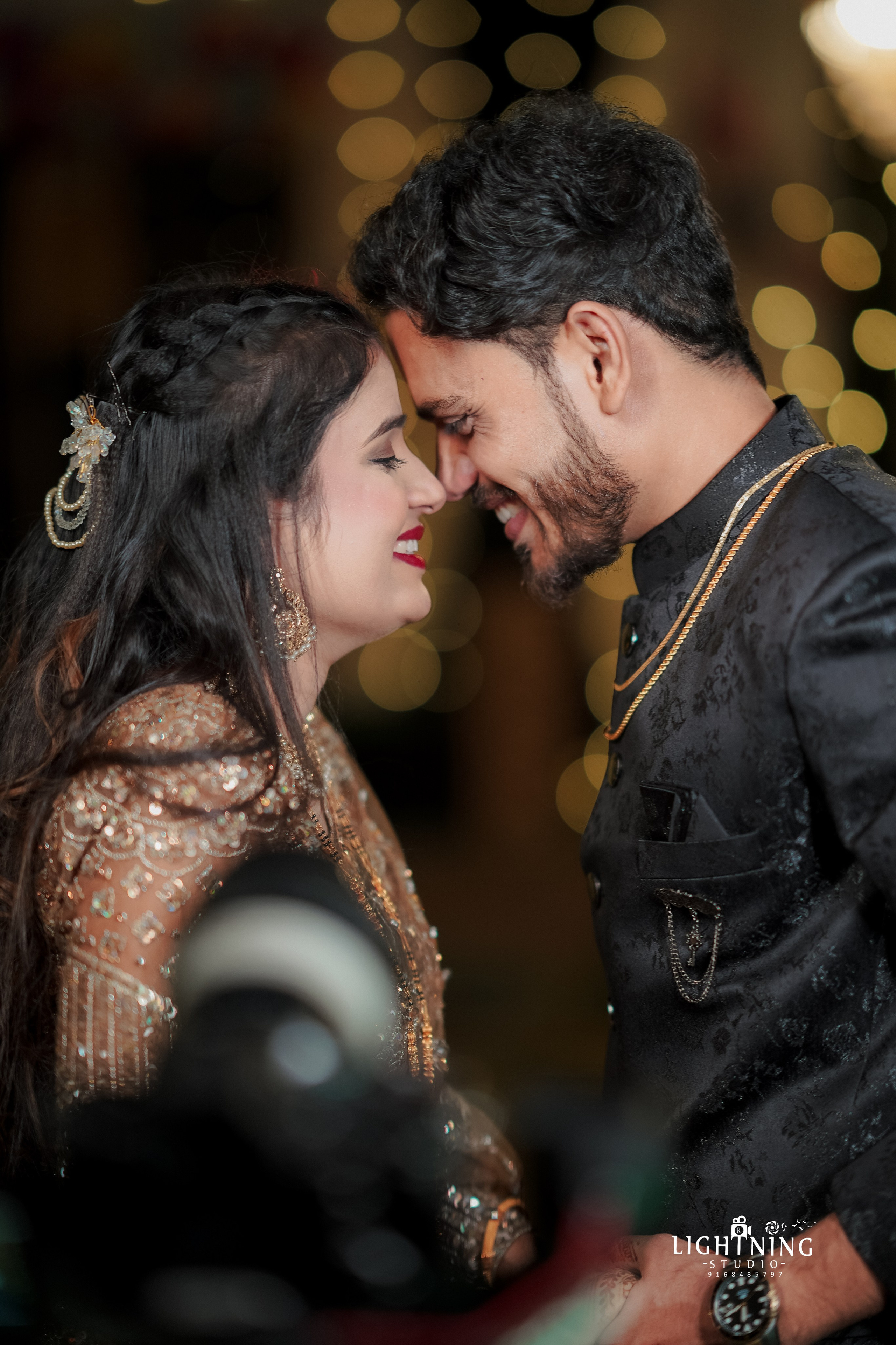 Bhushan & Komal. Lightningstudio