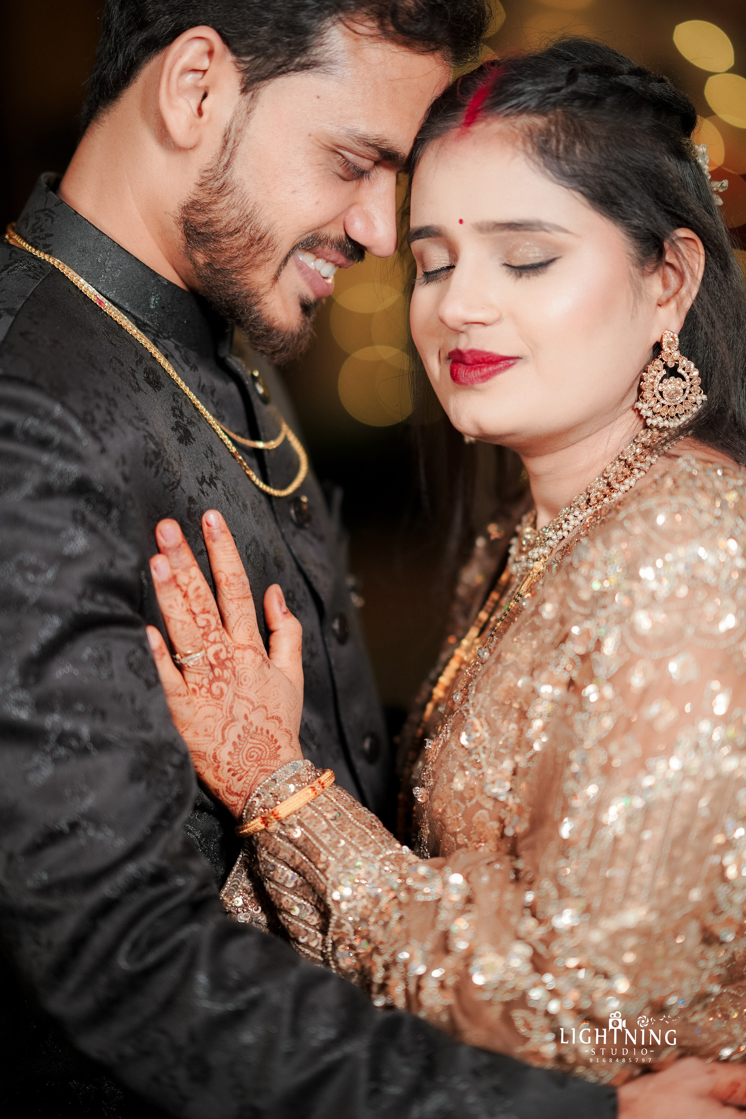 Bhushan & Komal. Lightningstudio