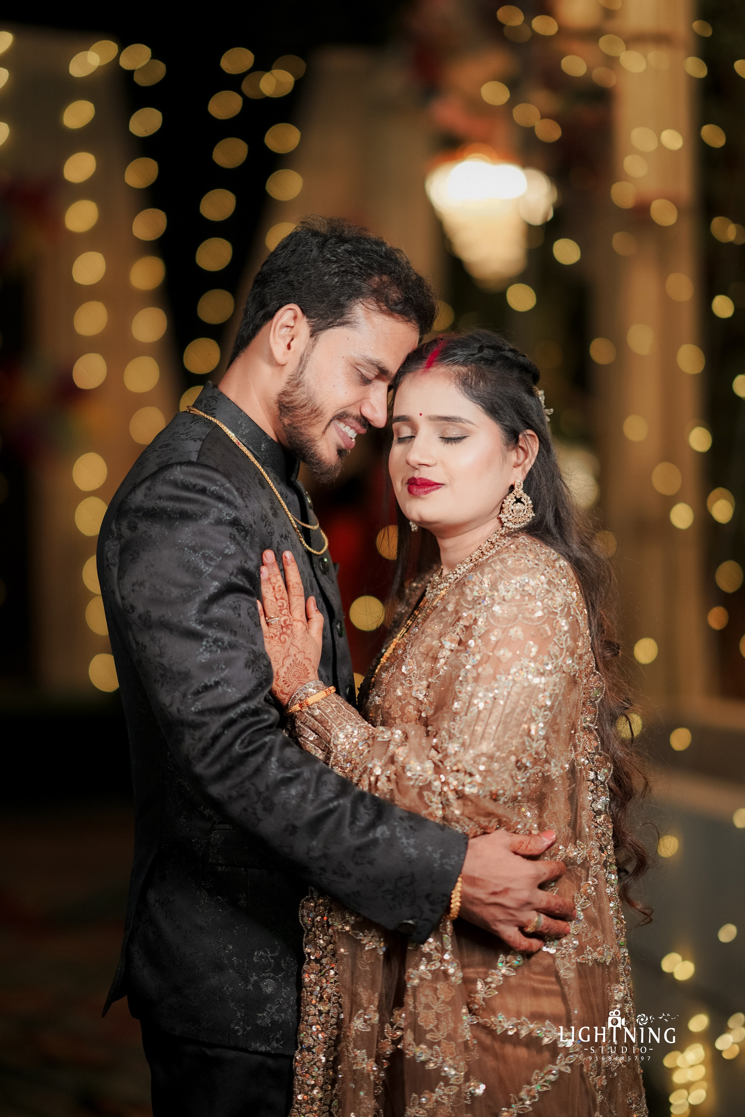 Bhushan & Komal. Lightningstudio