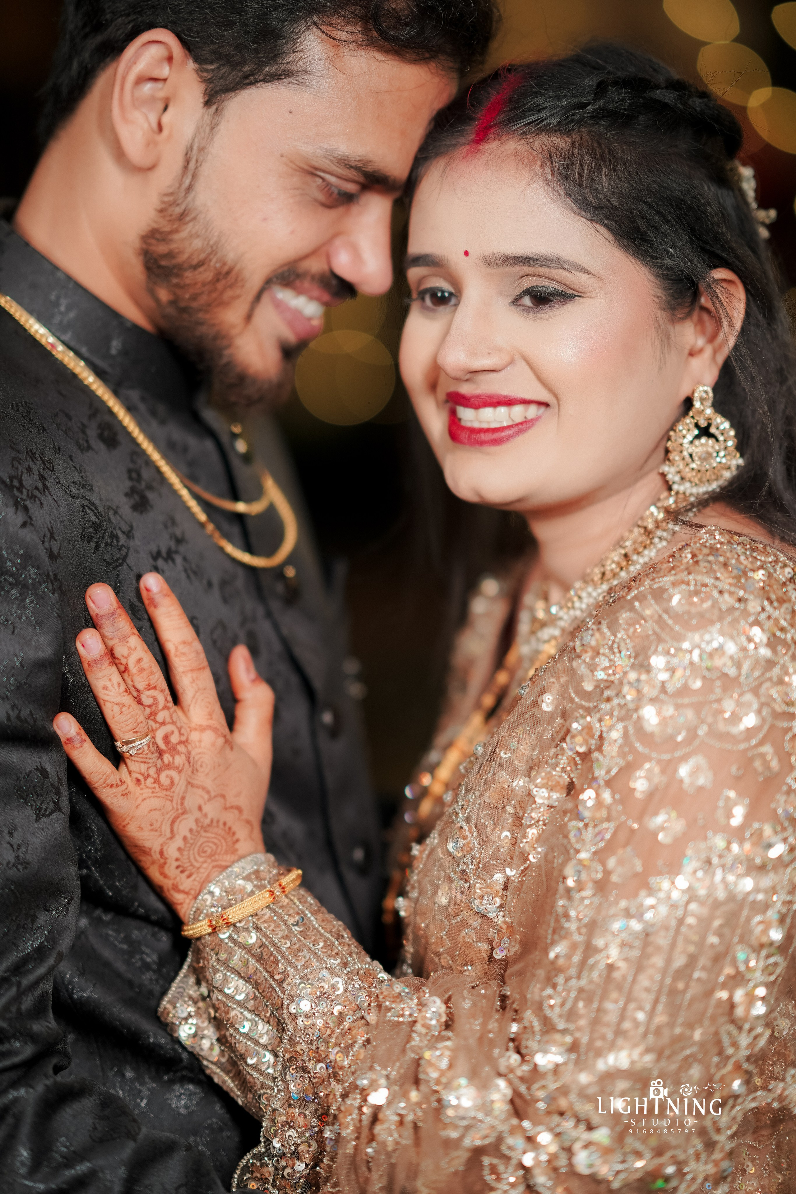 Bhushan & Komal. Lightningstudio