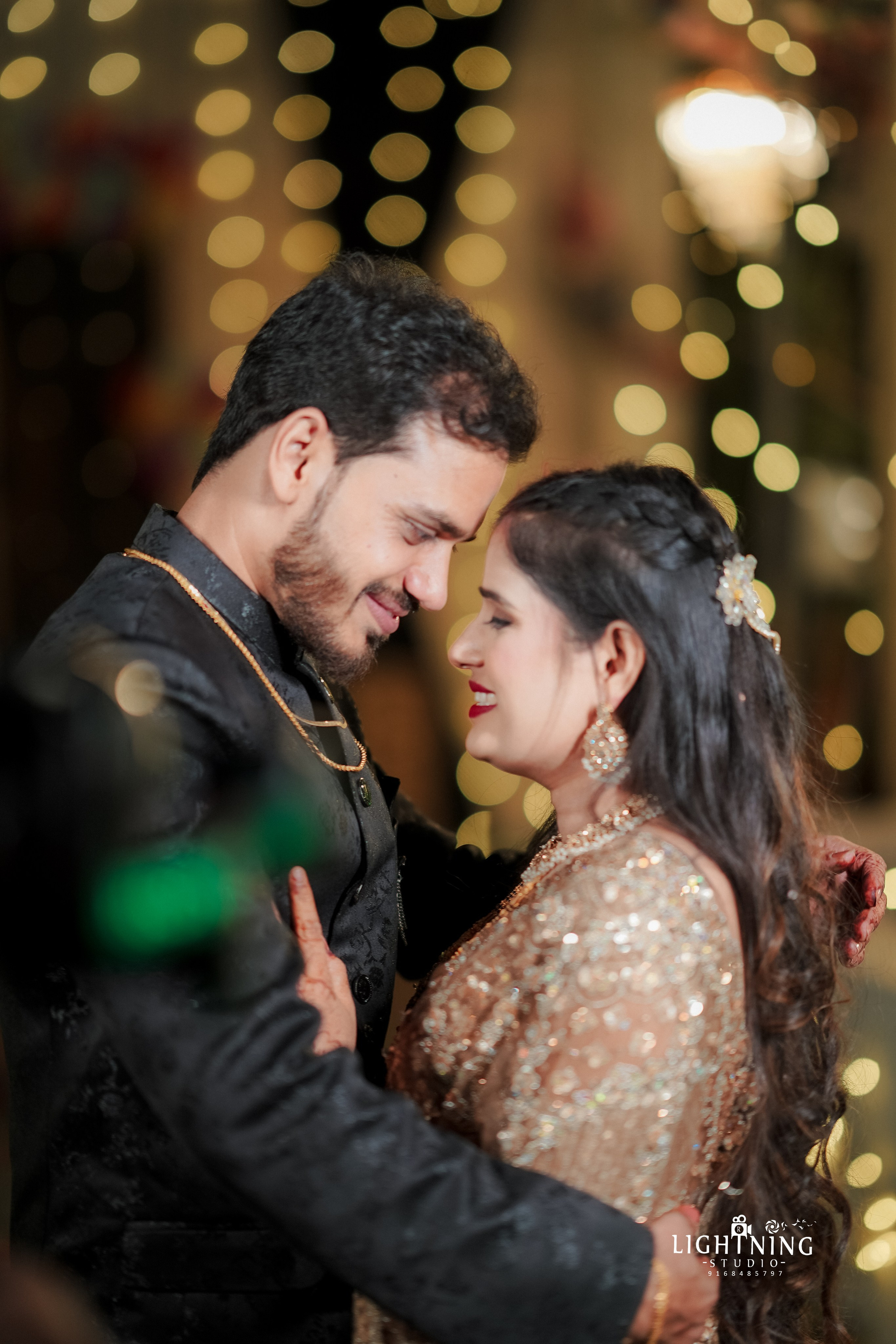 Bhushan & Komal. Lightningstudio