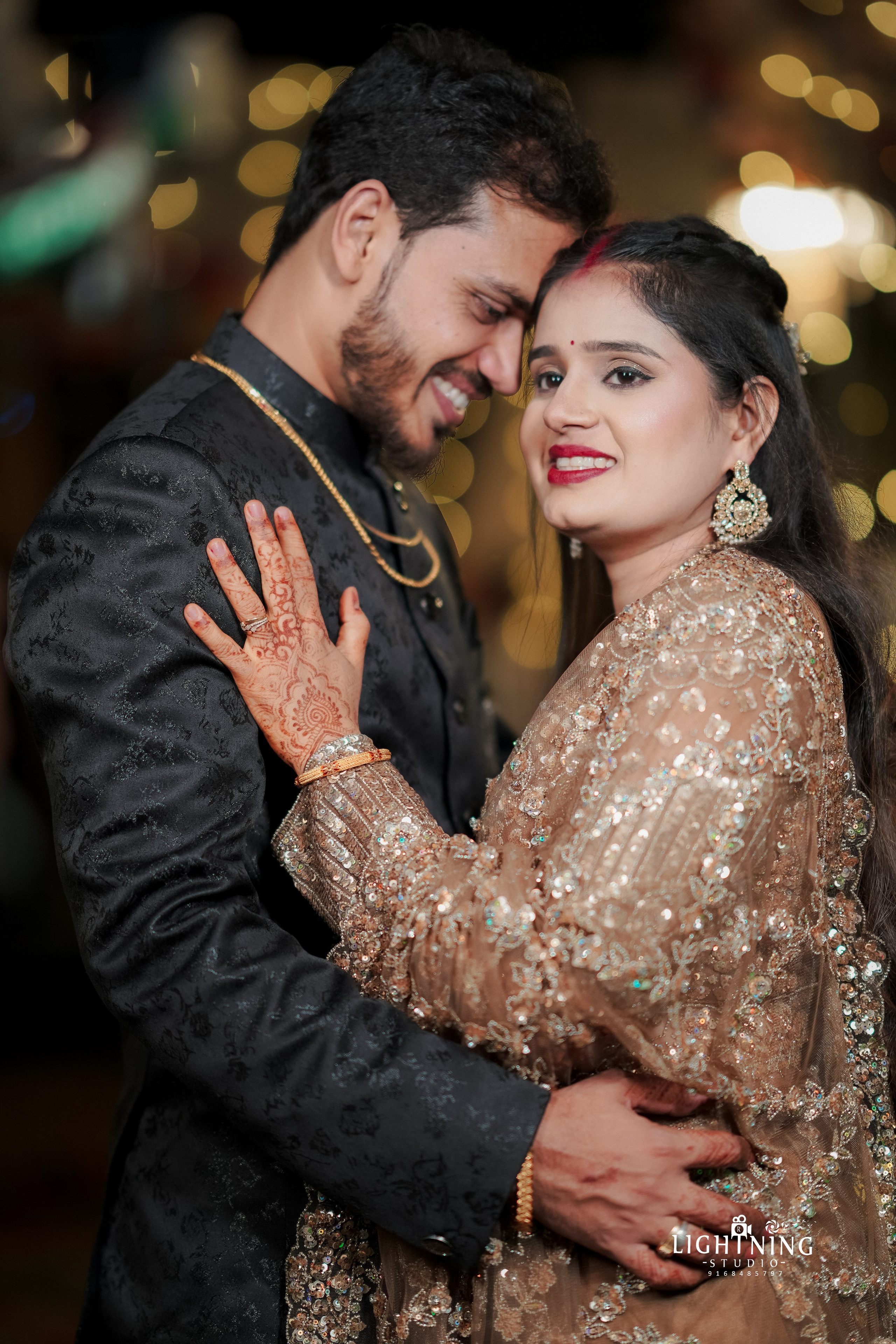 Bhushan & Komal. Lightningstudio