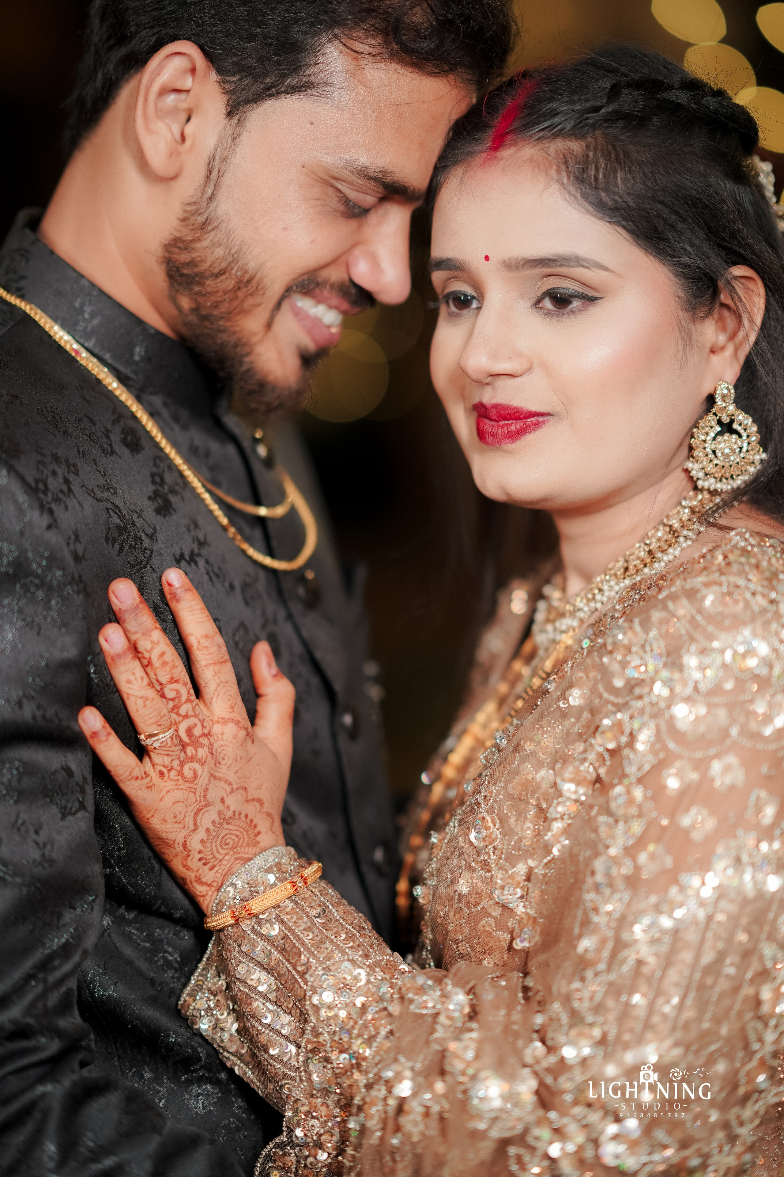 Bhushan & Komal. Lightningstudio