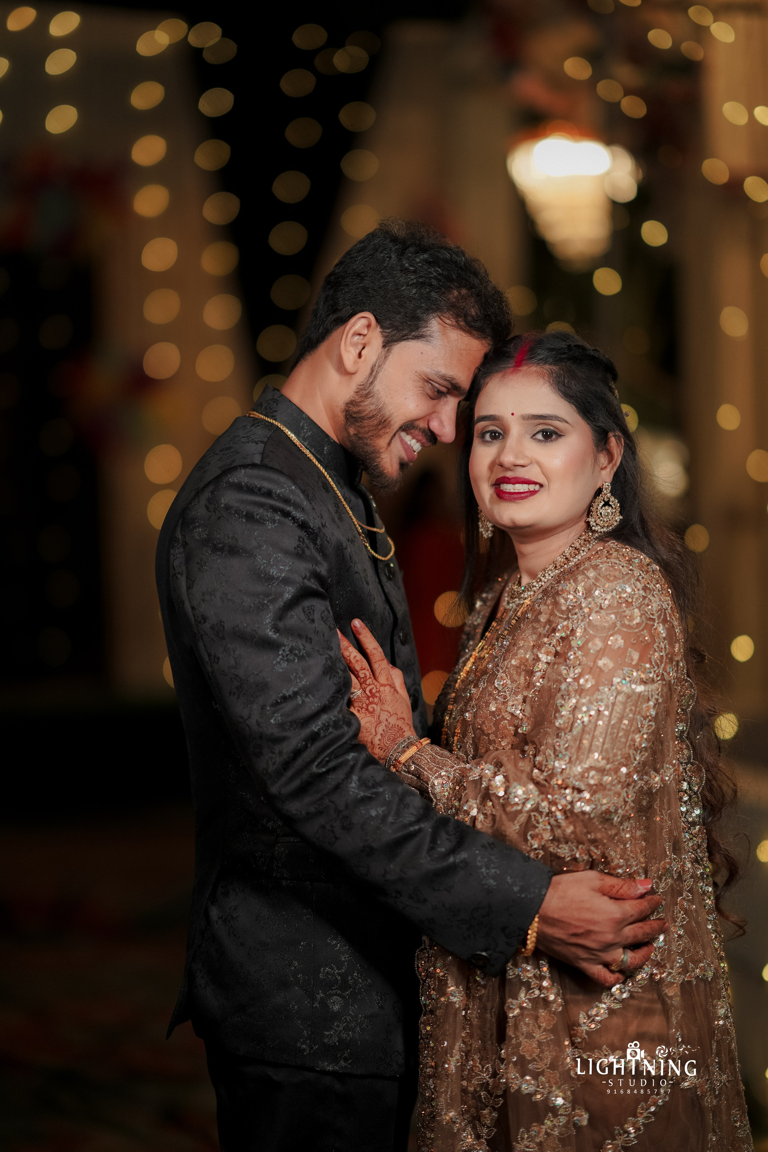 Bhushan & Komal. Lightningstudio