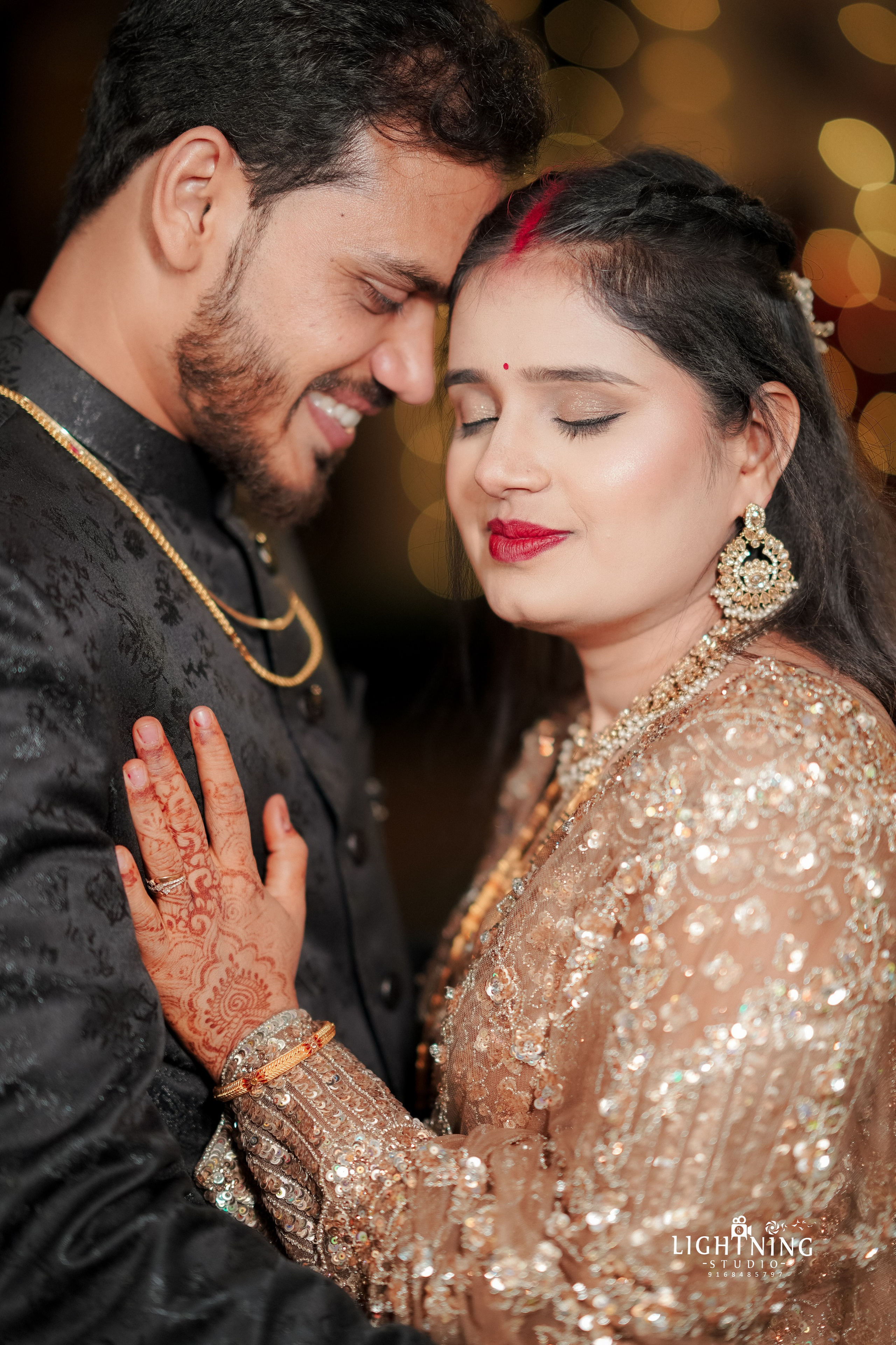 Bhushan & Komal. Lightningstudio