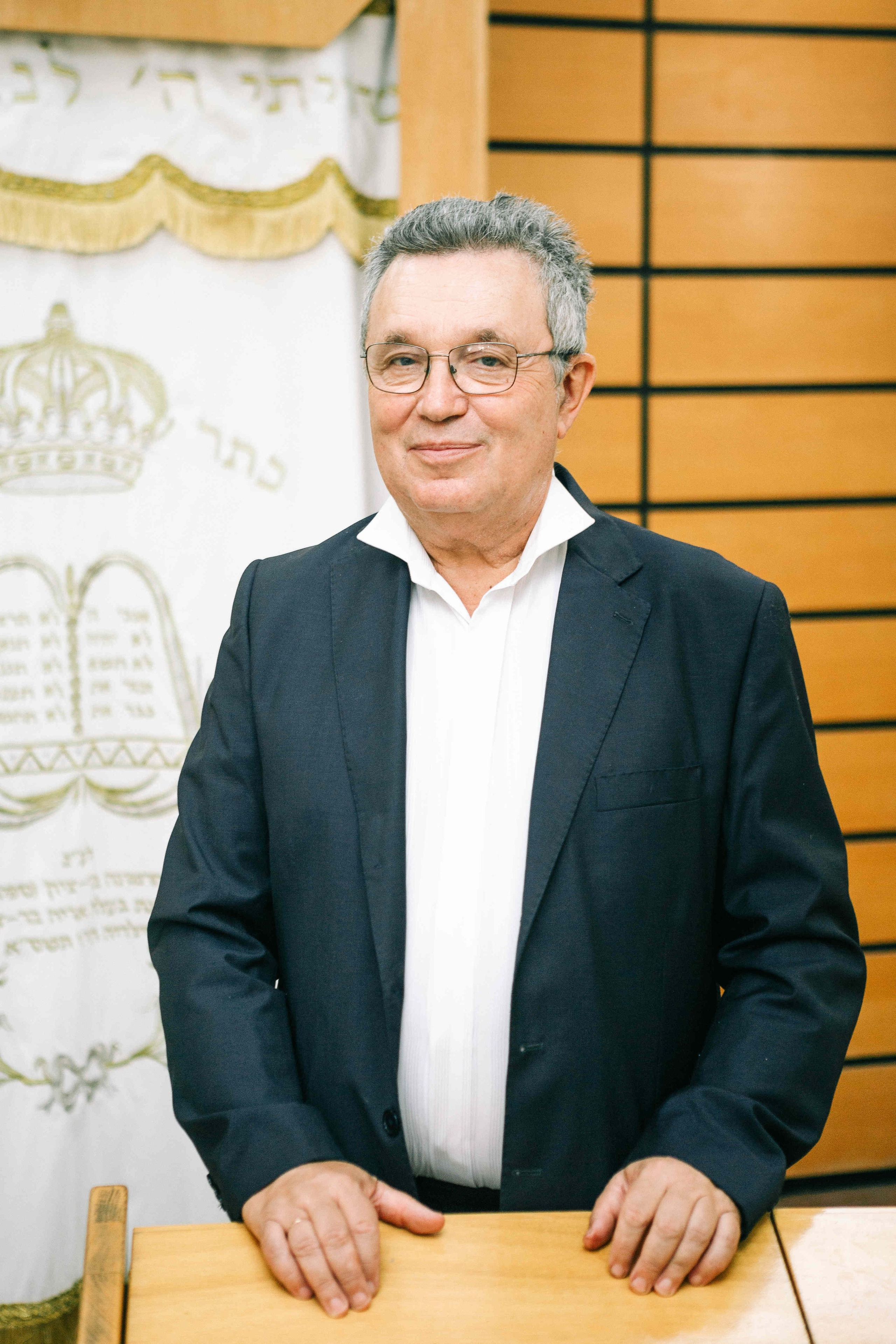 BRITH MILA IN THE SMALL SYNAGOGUE. PHOTOGRAPHER IN ISRAEL