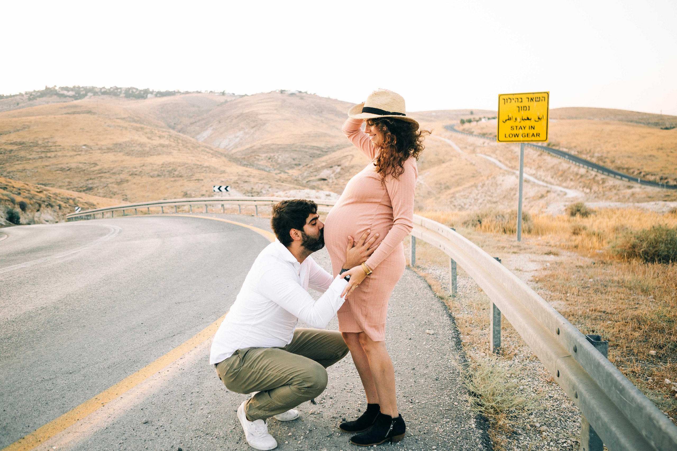PREGNANT PHOTOSESSION IN THE DESERT. PHOTOGRAPHER IN ISRAEL
