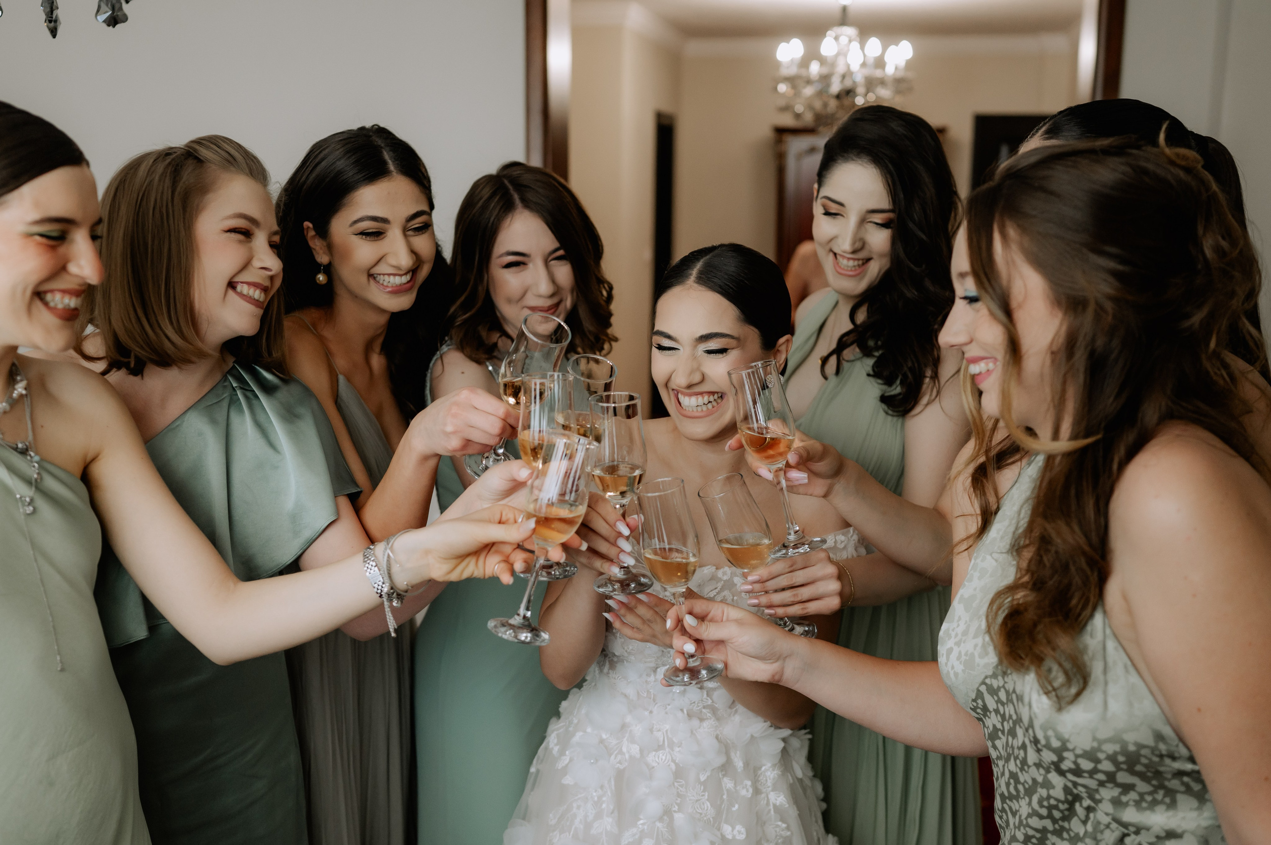 Nunta la Hotel Capitol Iasi. Proud Vision Weddings | Wedding Photography & Film — Servicii profesionale Foto Video Nunta Iasi