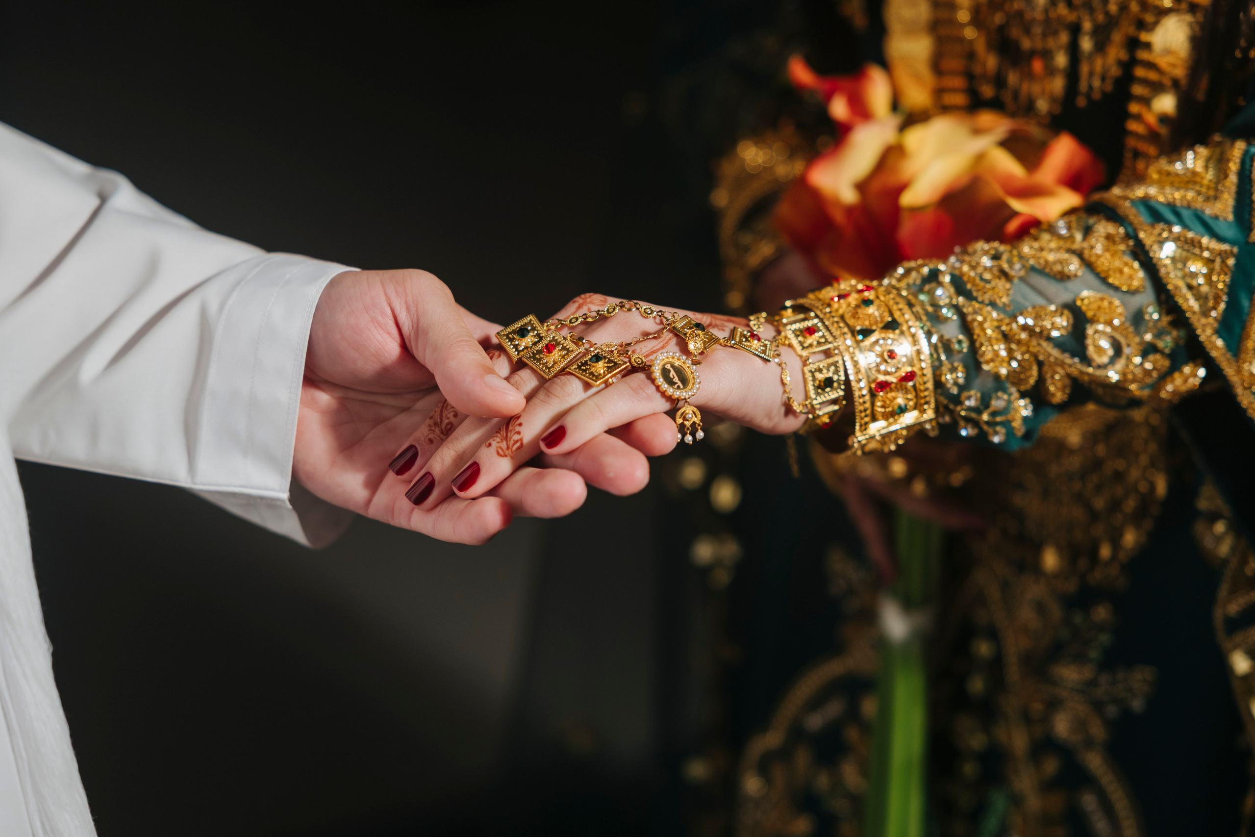 Meera Henna. Wedding, Maternity & Family Photographer in Dubai, UAE & Worldwide