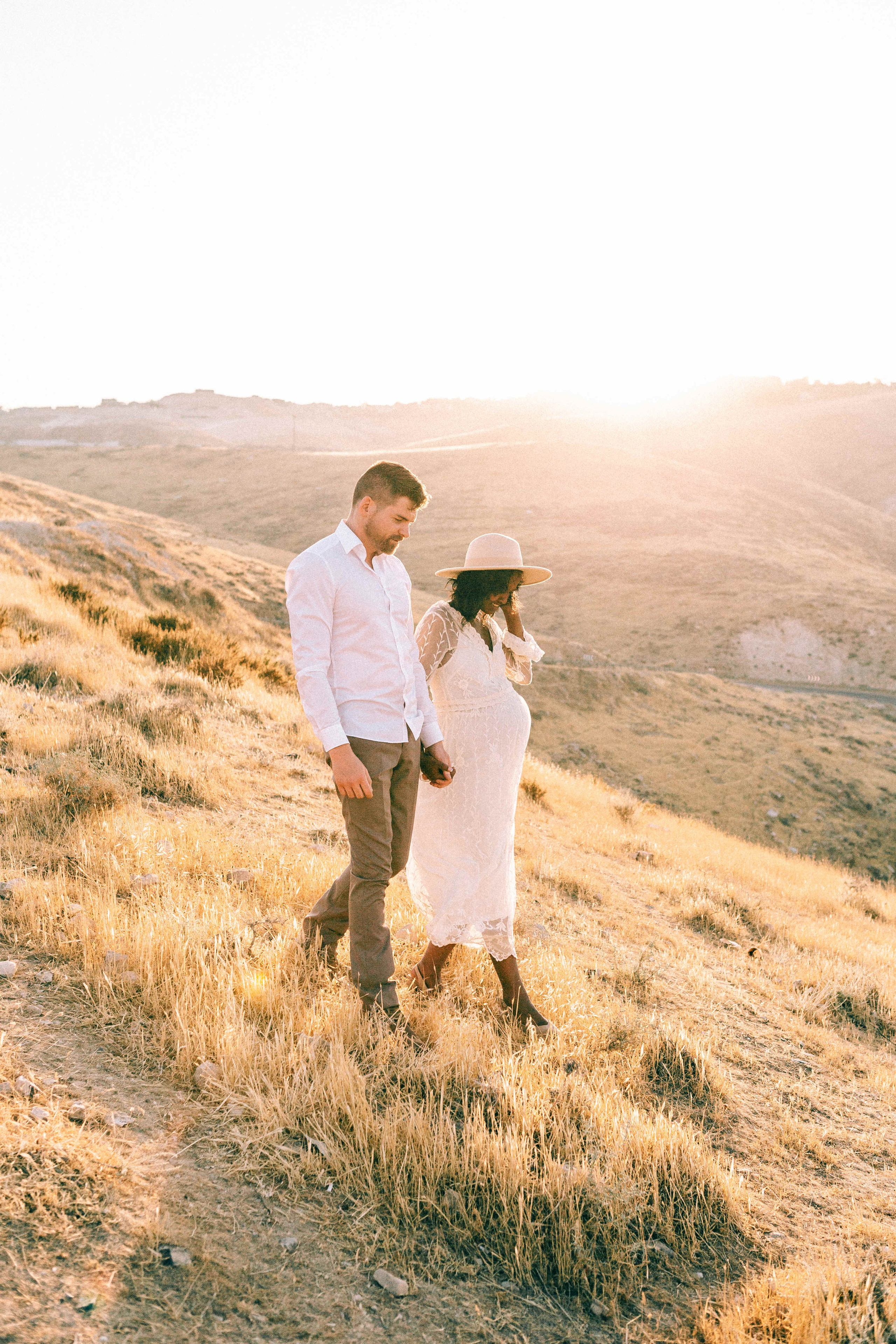 PHOTO SESSION IN THE DESERT NEAR MAALE ADUMIM. PHOTOGRAPHER IN ISRAEL