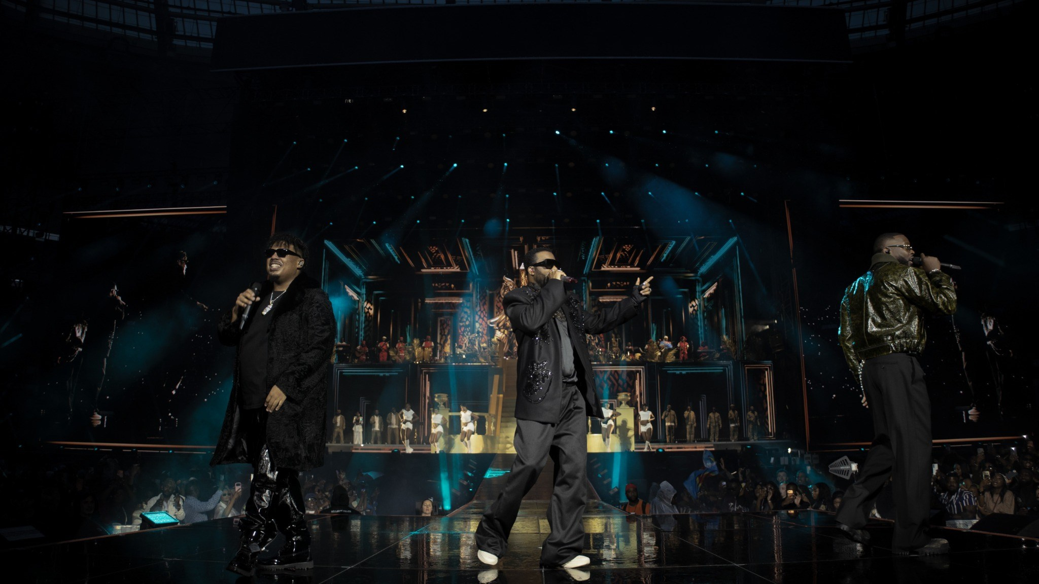 FALLY IPUPA — STADE DE FRANCE. KALEM’S