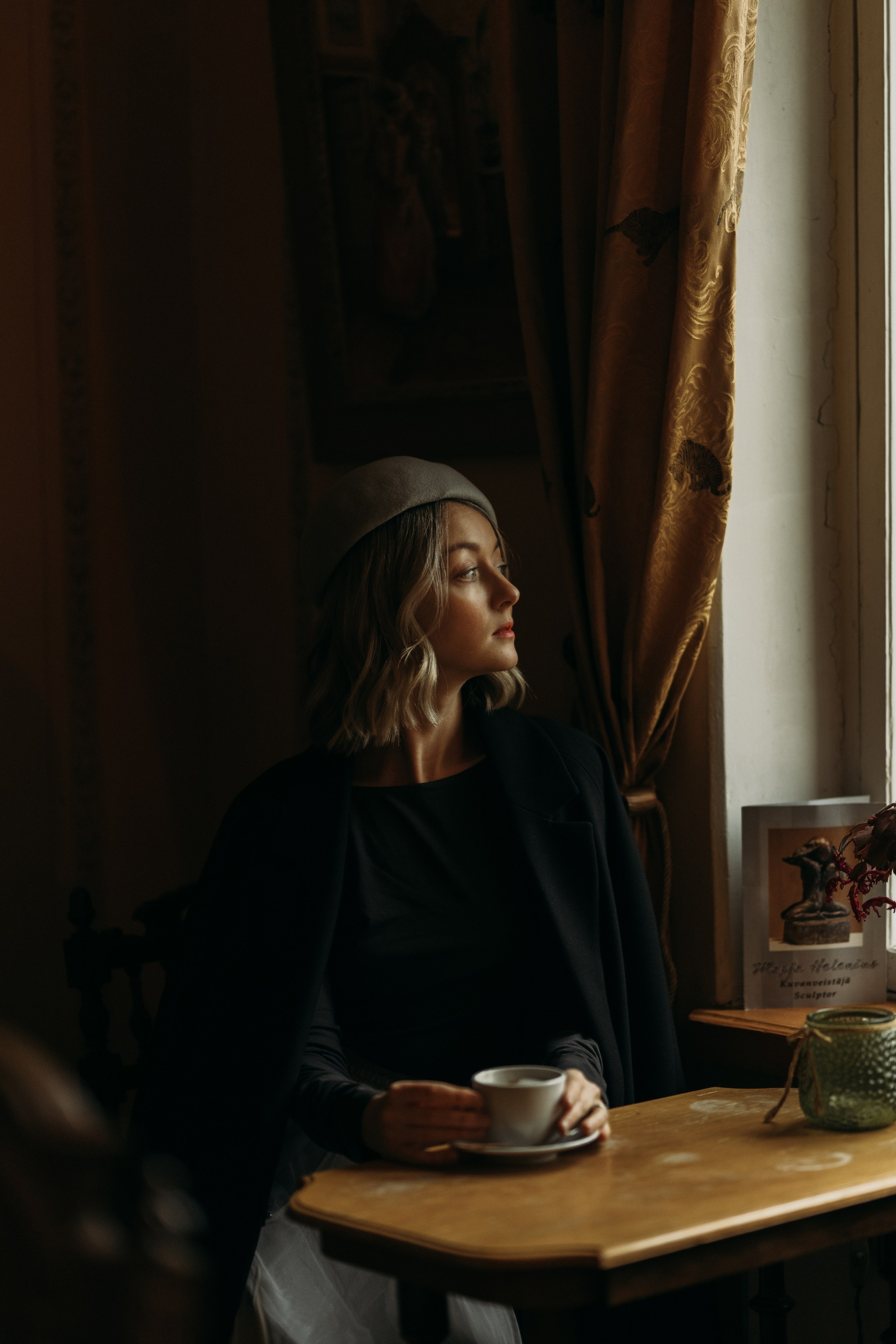 Woman phoshoot. Wedding and potrait photographer in Helsinki Vickan O