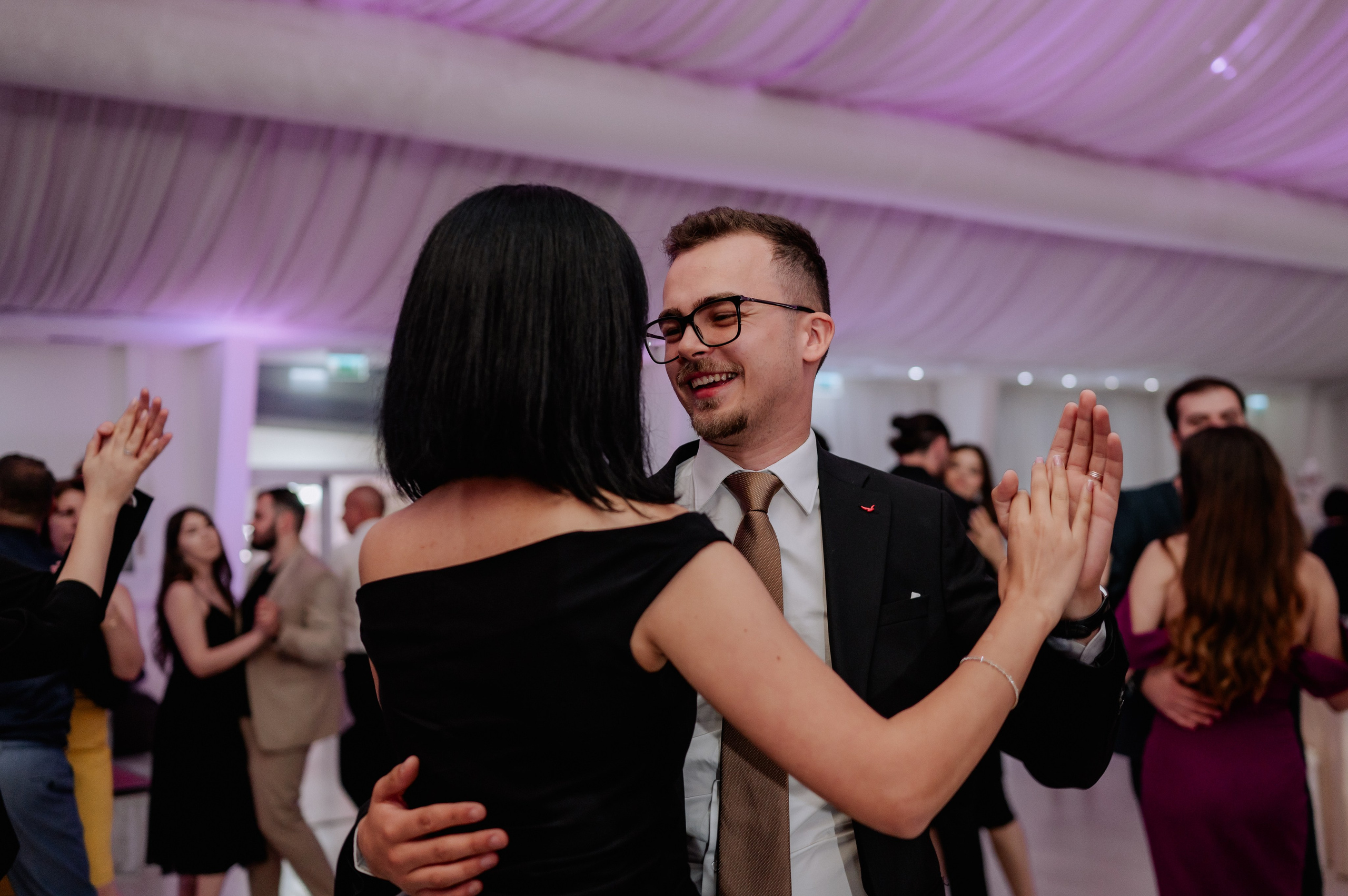 Nunta la Hotel Capitol Iasi. Proud Vision Weddings | Wedding Photography & Film — Servicii profesionale Foto Video Nunta Iasi