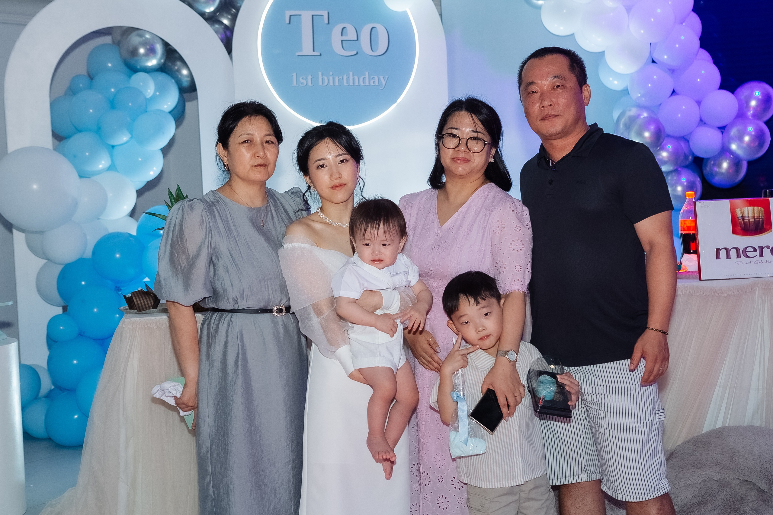 Тео дома и в ресторане. Фотограф беременности, ньюборн и годовасиков в Корее Жанна Хан