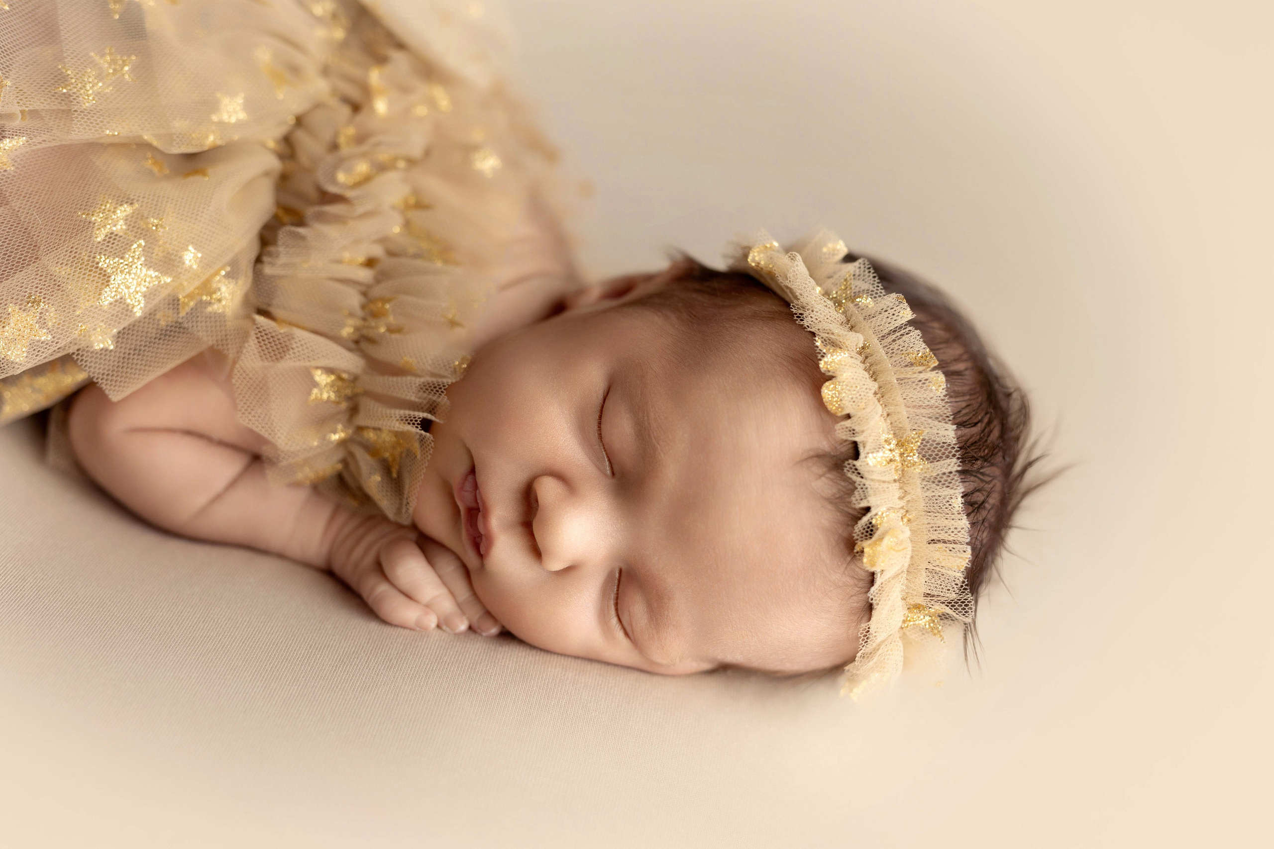 Newborn Classic. Newborn, kids, family photographer based near Zurich, Switzerland