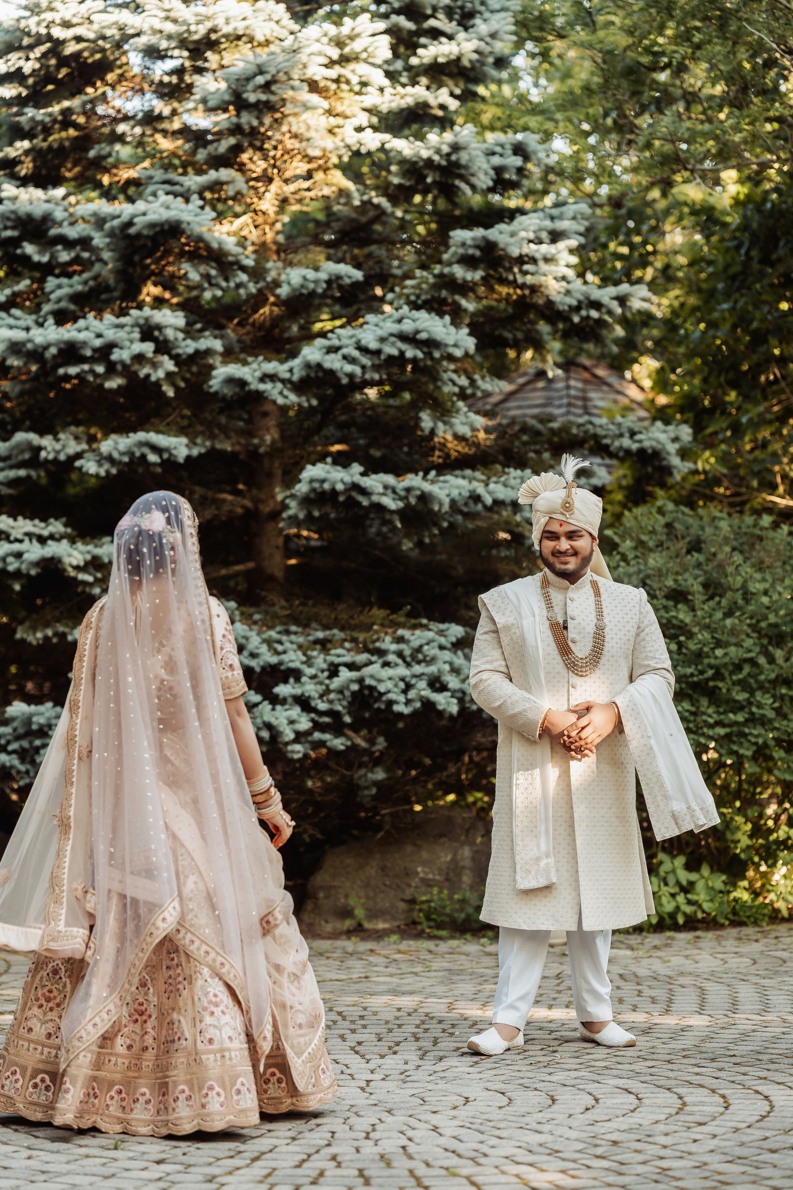 Darshil & Shailja. Wedding Photographer & Cinematographer studios