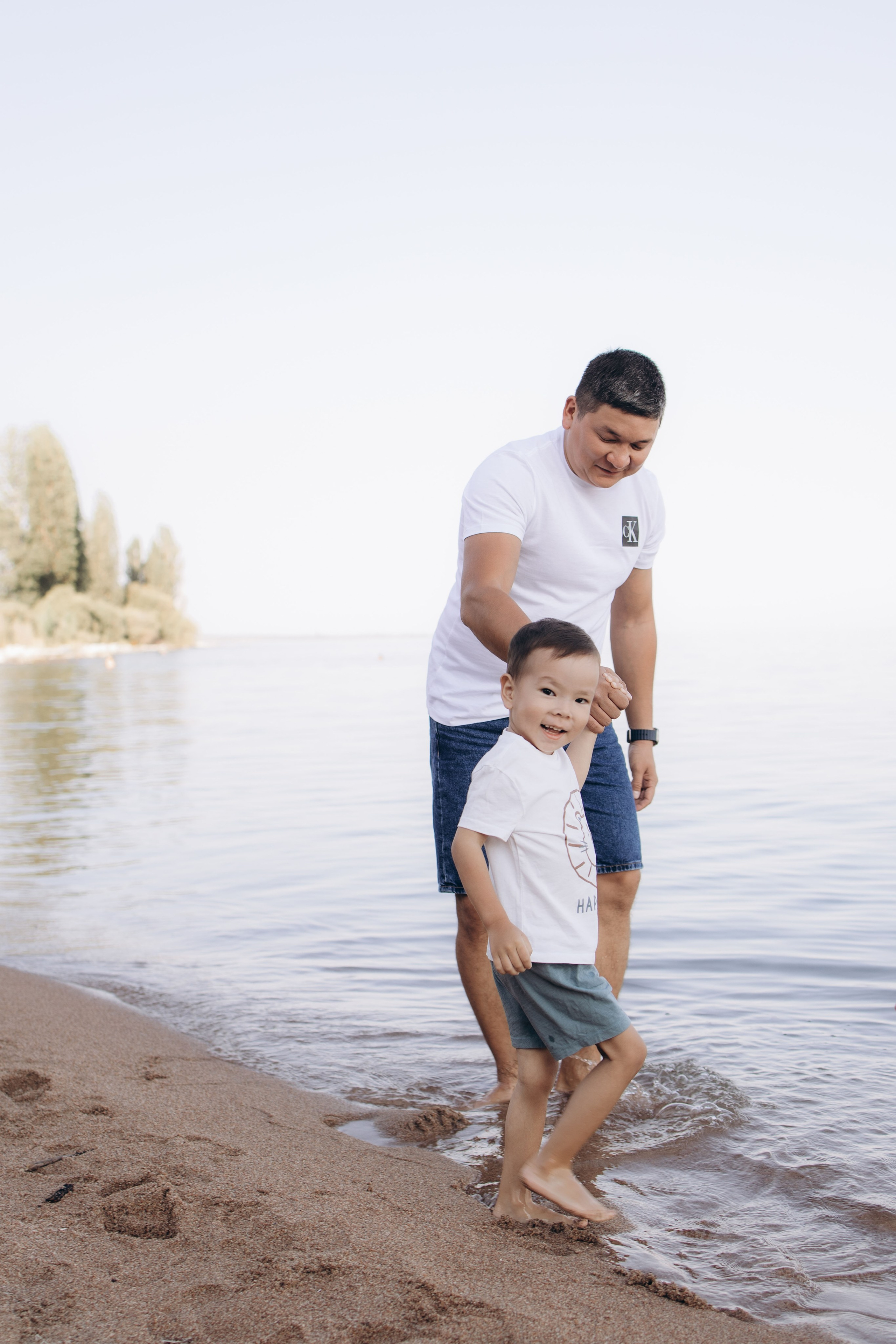 Family at Sunset. Фотограф родов, семей и новорожденных малышей в Дубае