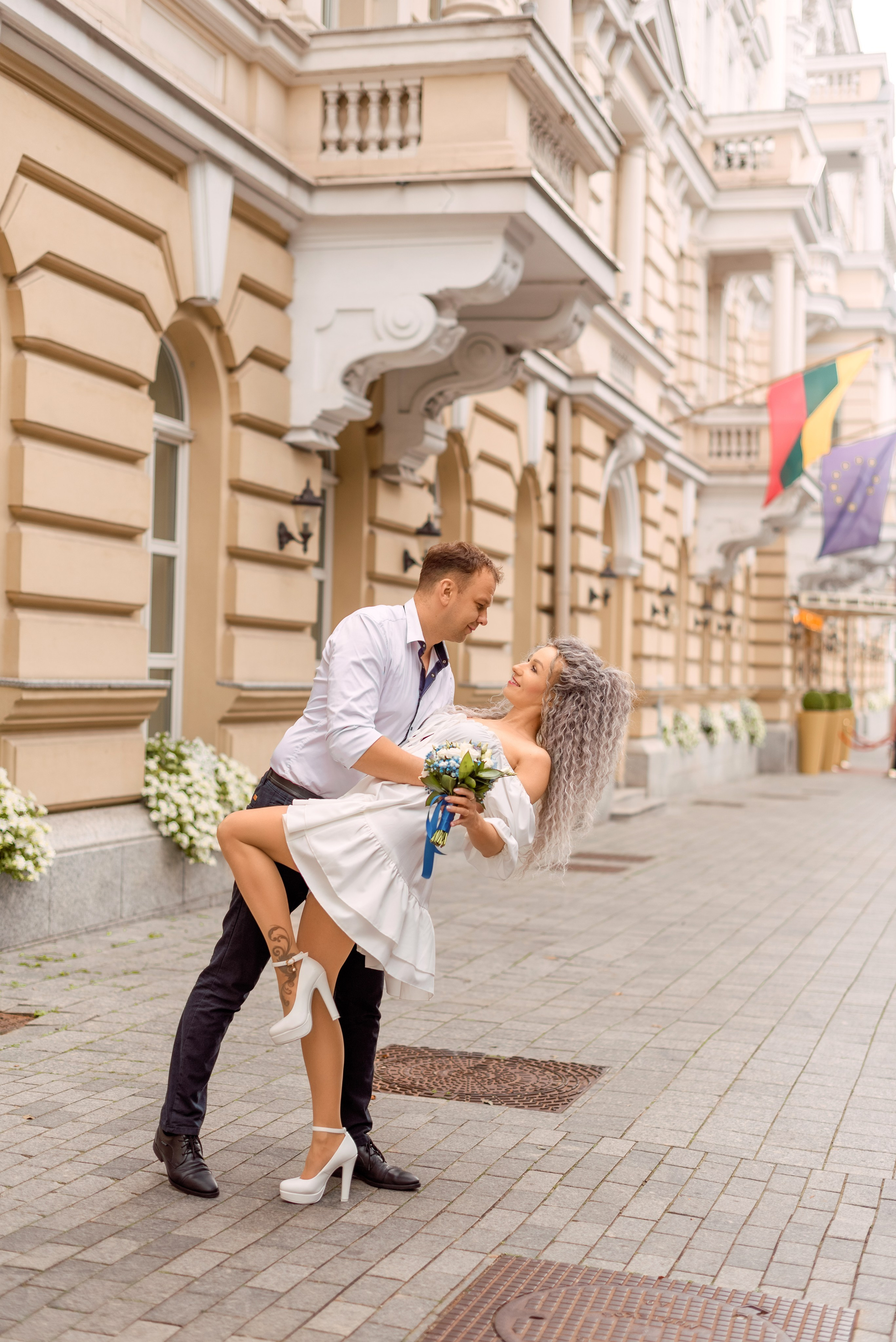 Свадебная прогулка по значимым местам Вильнюса. Семейный фотограф и фотограф новорожденных в Вильнюсе Ирина Беленкевич