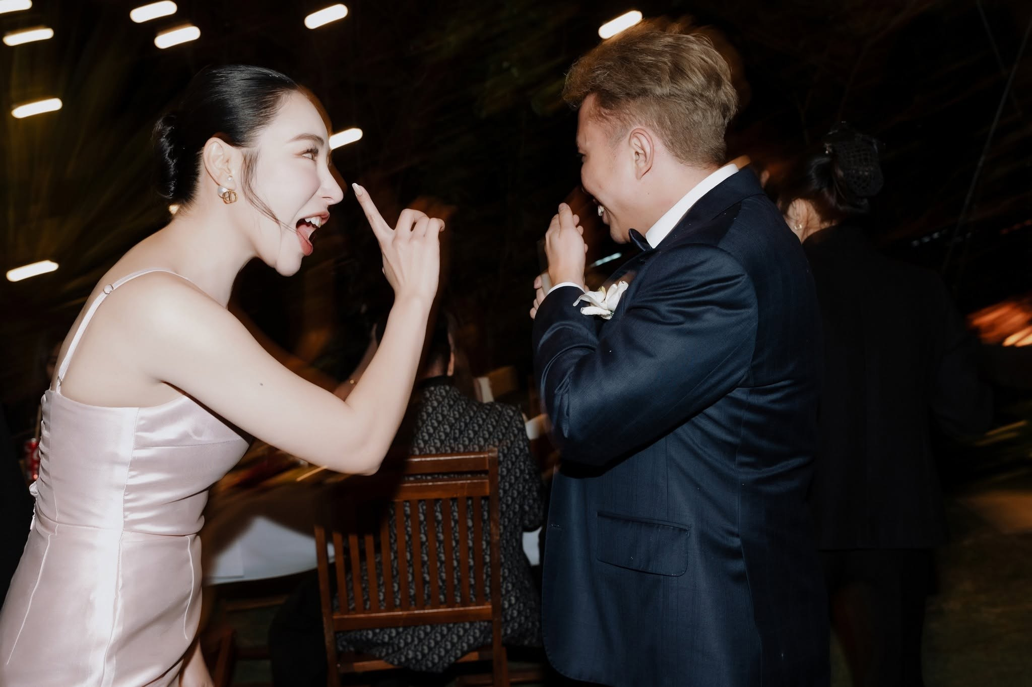 𝐃𝐄𝐍𝐍𝐈𝐒 ⓐⓝⓓ 𝐓𝐈𝐍𝐘/Destination Wedding. Nhiếp ảnh gia đám cưới hàng đầu tại Thành Phố Hồ Chí Minh
