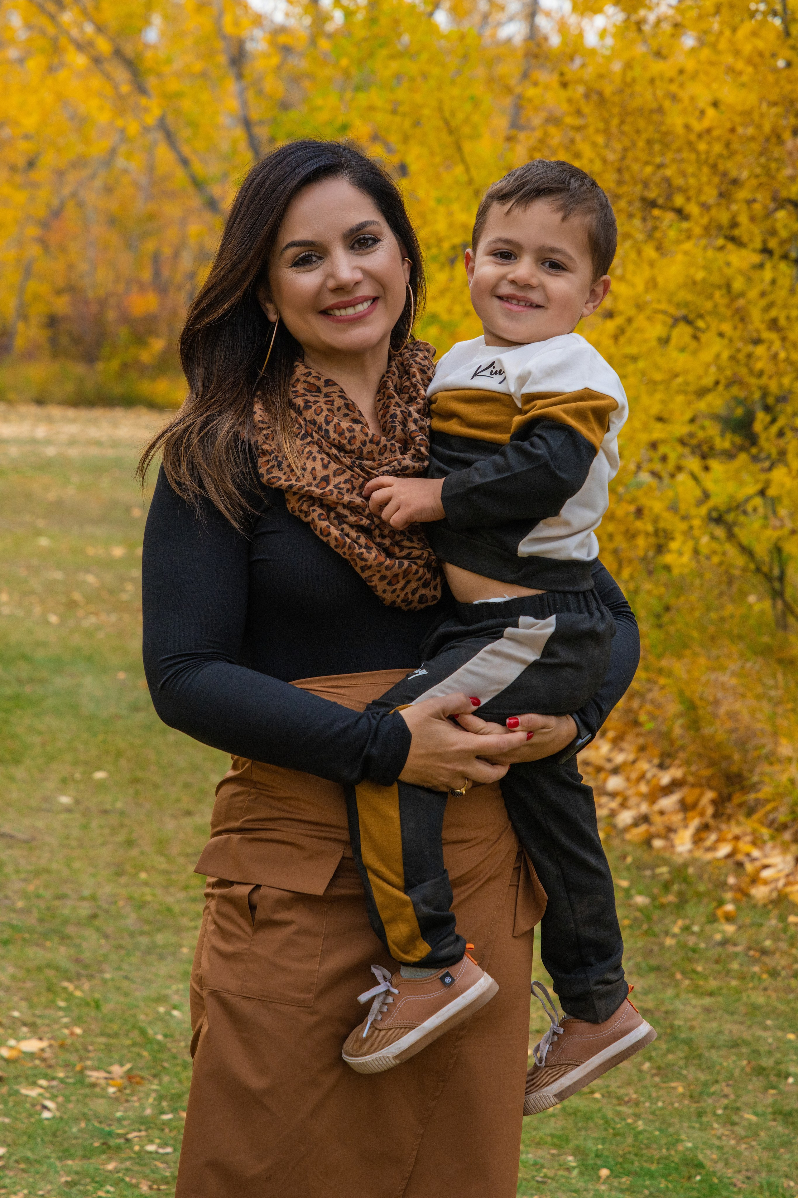 Ariana’s Family. Carlos Lima Photography — Photographer in Calgary