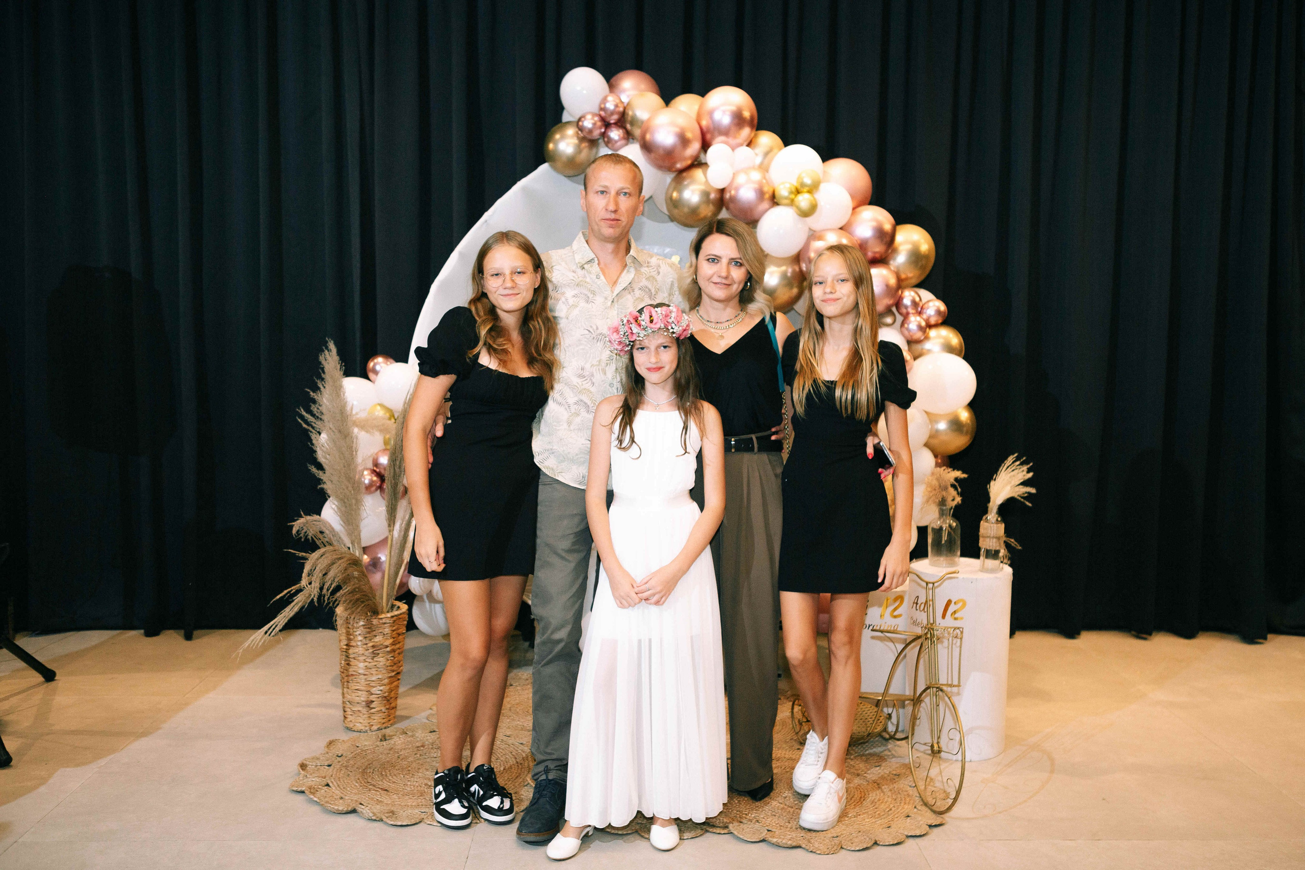 PARTY WITH FRIENDS. Https://shi-photo.com/