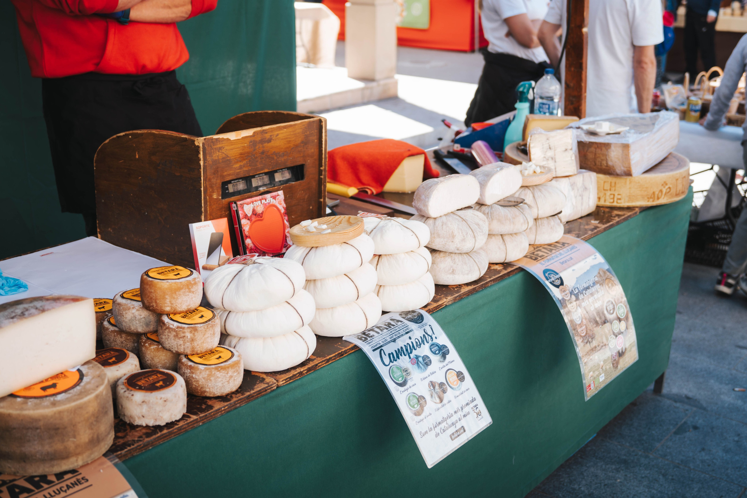 Mercadillo, La Pobleta de Bellveí. Alba del Norte Studio