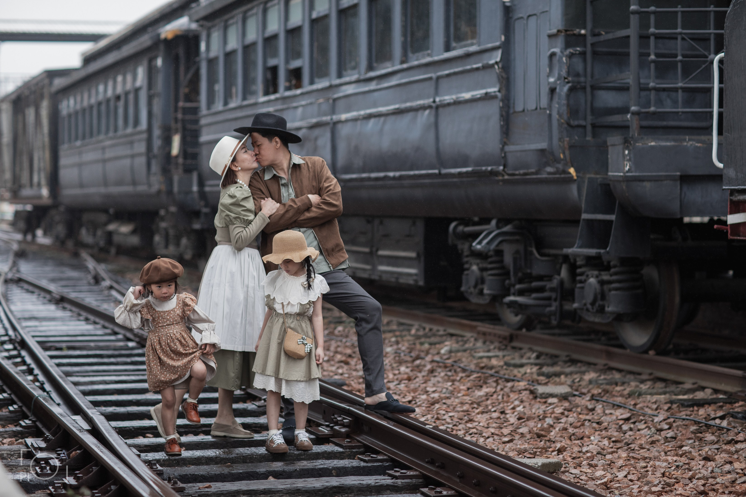 Семейная фотосессия в шанхайской киностудии. Photographer in Shanghai — Lola Pidluskaya