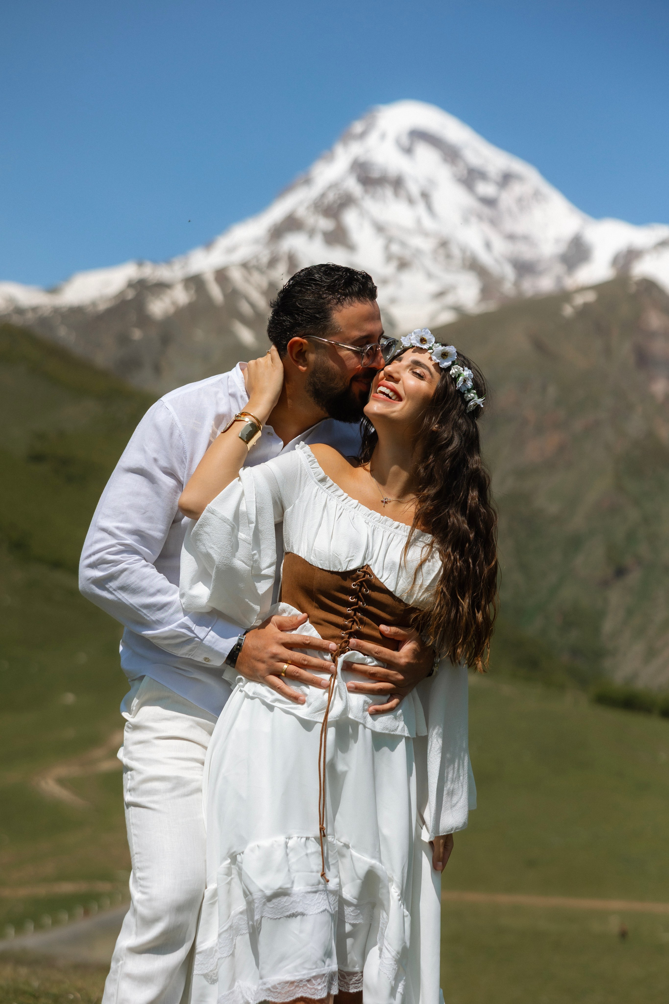 Love story in Kazbegi. Wedding photographer in Tbilisi Ioseb Mamniashvili