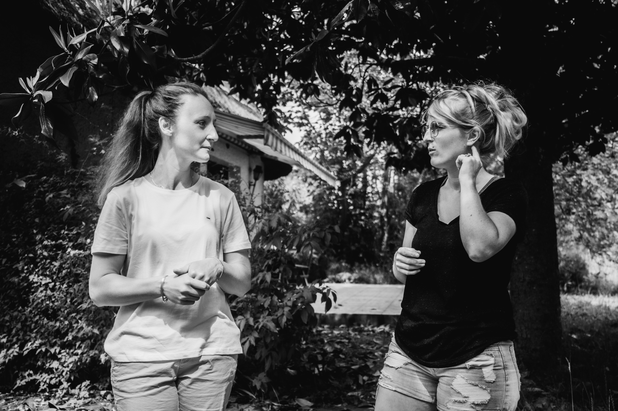 Anais et Tiffany. Photographe professionnelle à Poitiers, Tours et Châtellerault | Studio photo entre Poitiers et Tours – portraits, familles, entreprises, ma