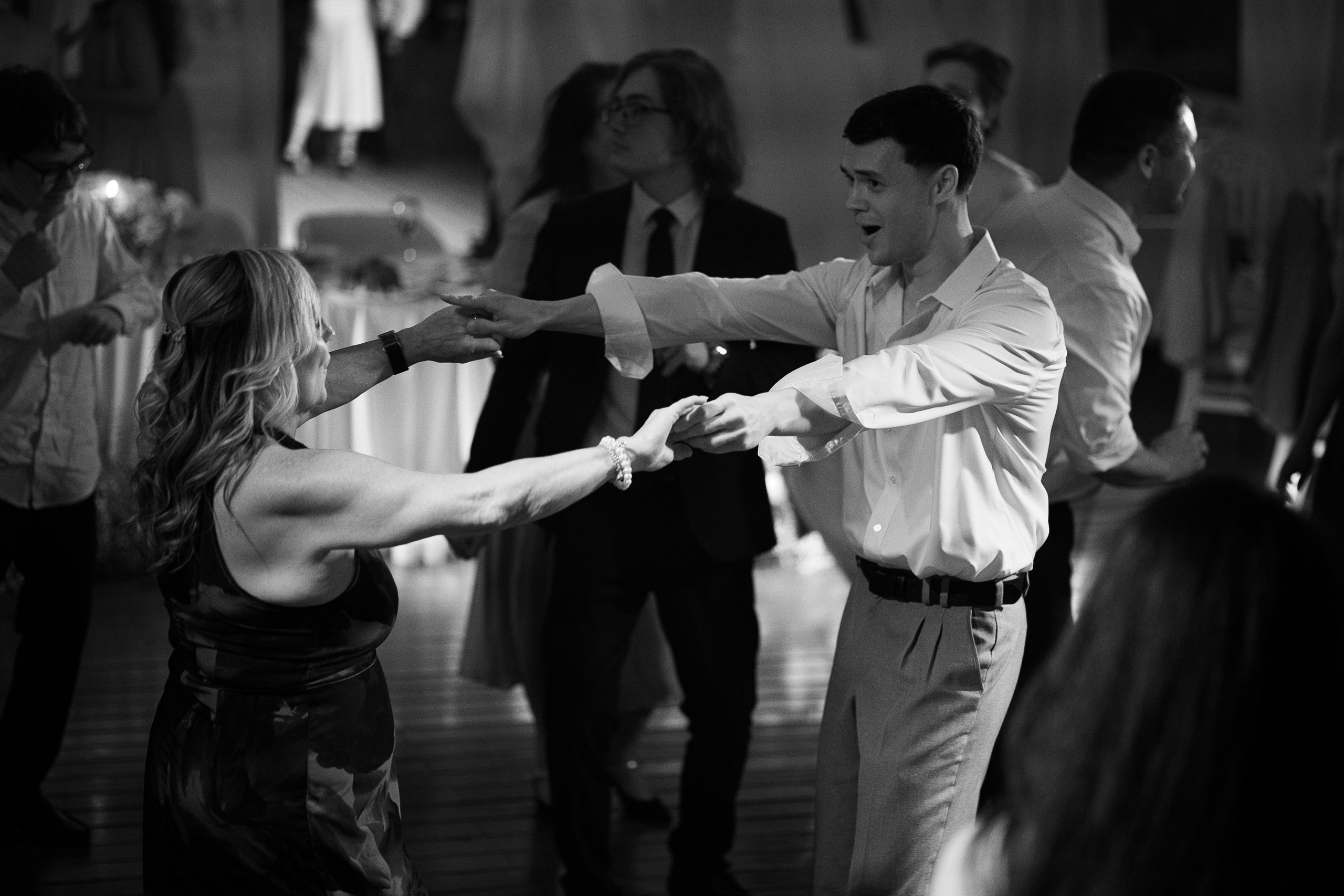 Thomas & Suyumbika. Главная