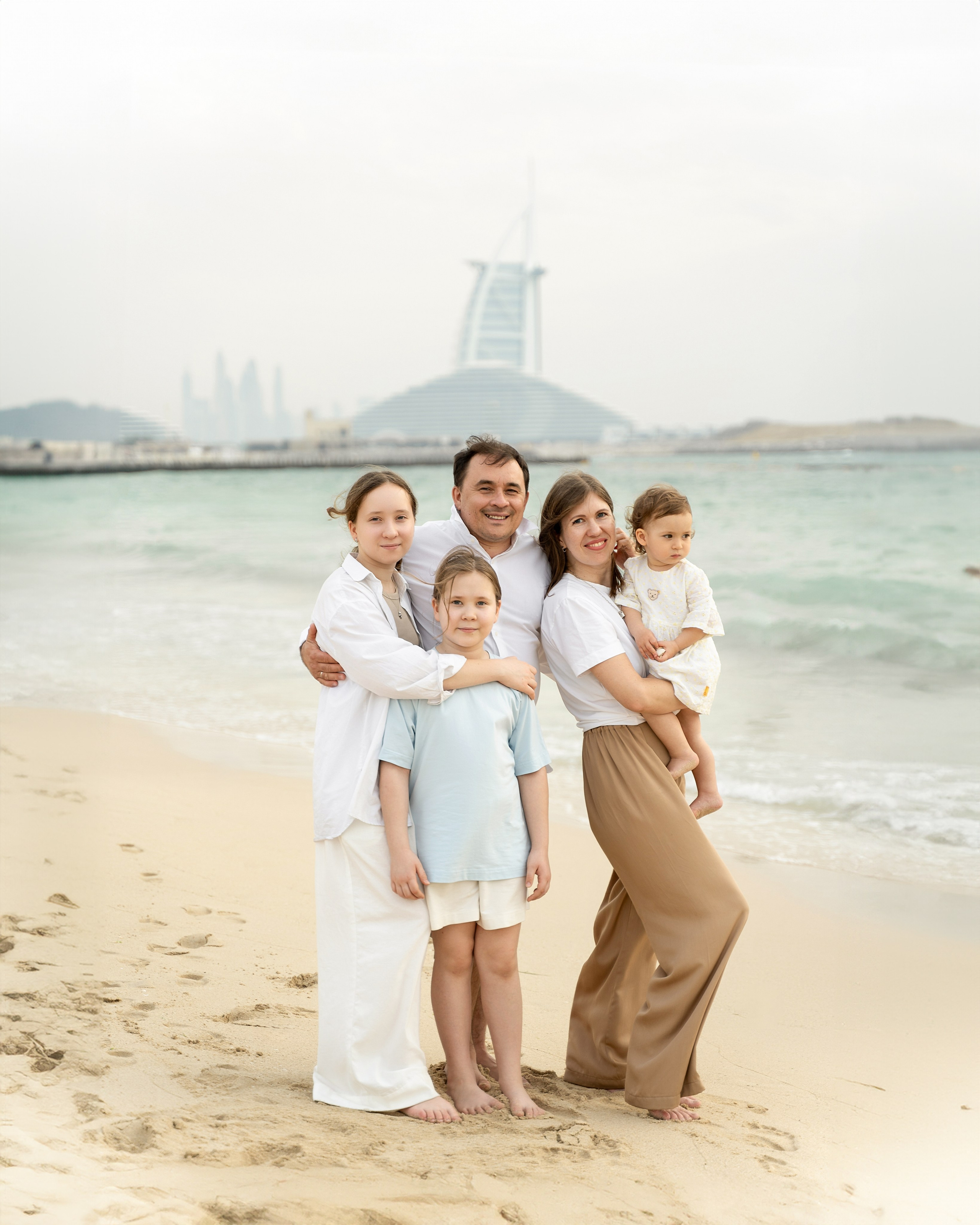Семья на пляже в Дубае. Фотограф в Абу Даби Марина