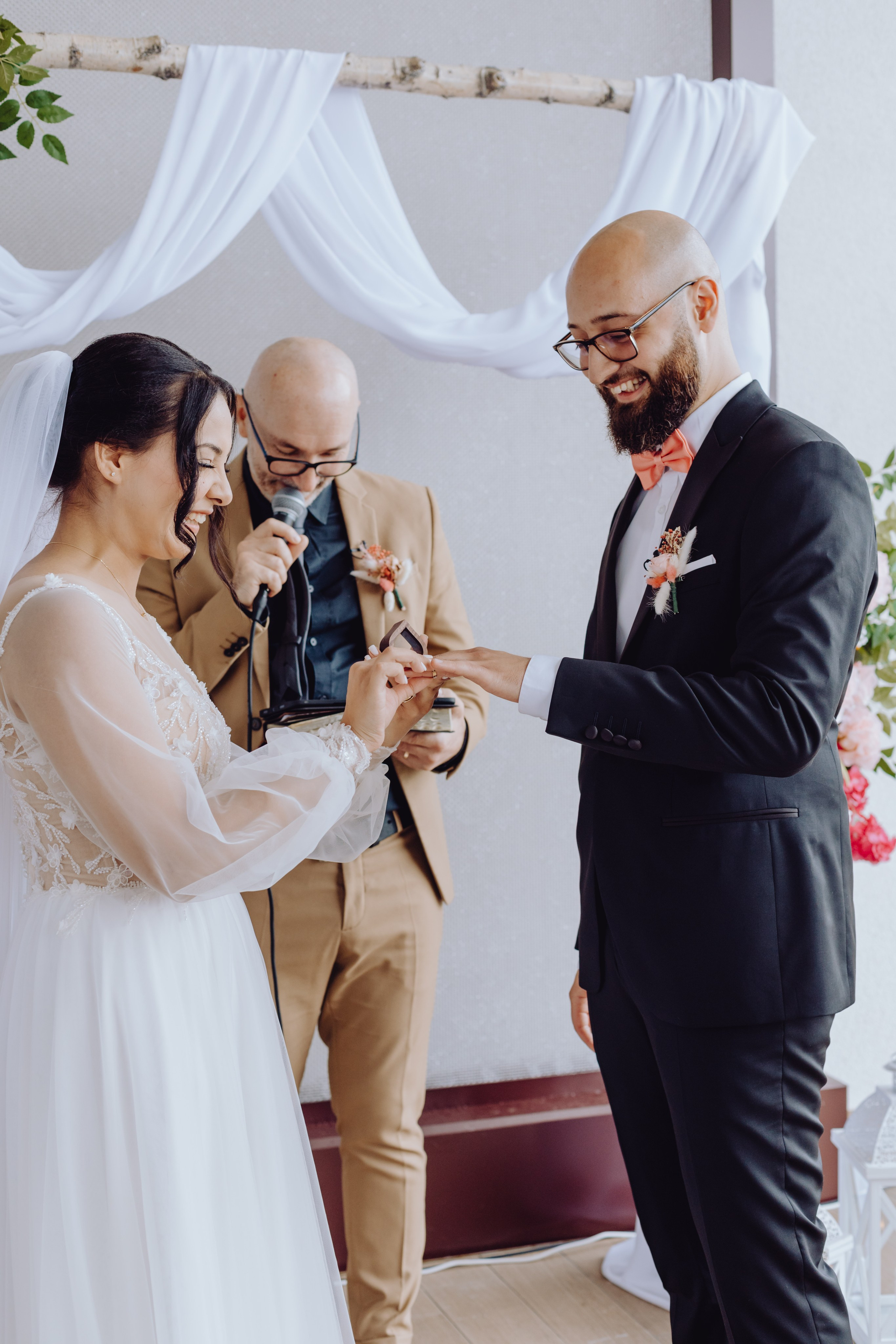 Moise & Delia. Wedding & couple photographer from Romania Rut Vetan