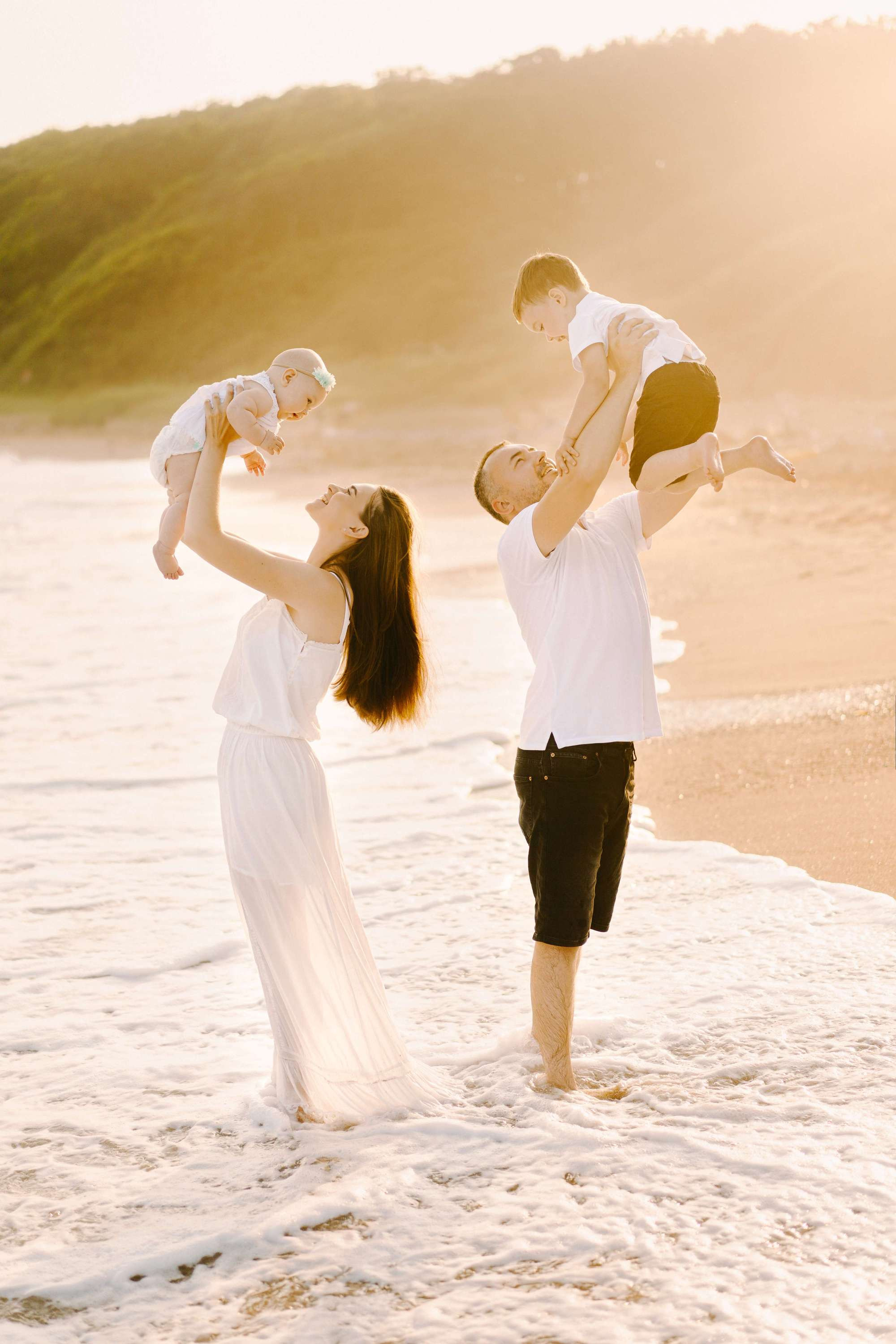 FAMILY BY THE OCEAN. Wedding Photography & Videography Team in California, Los Angeles, San Francisco, San Diego and Travel