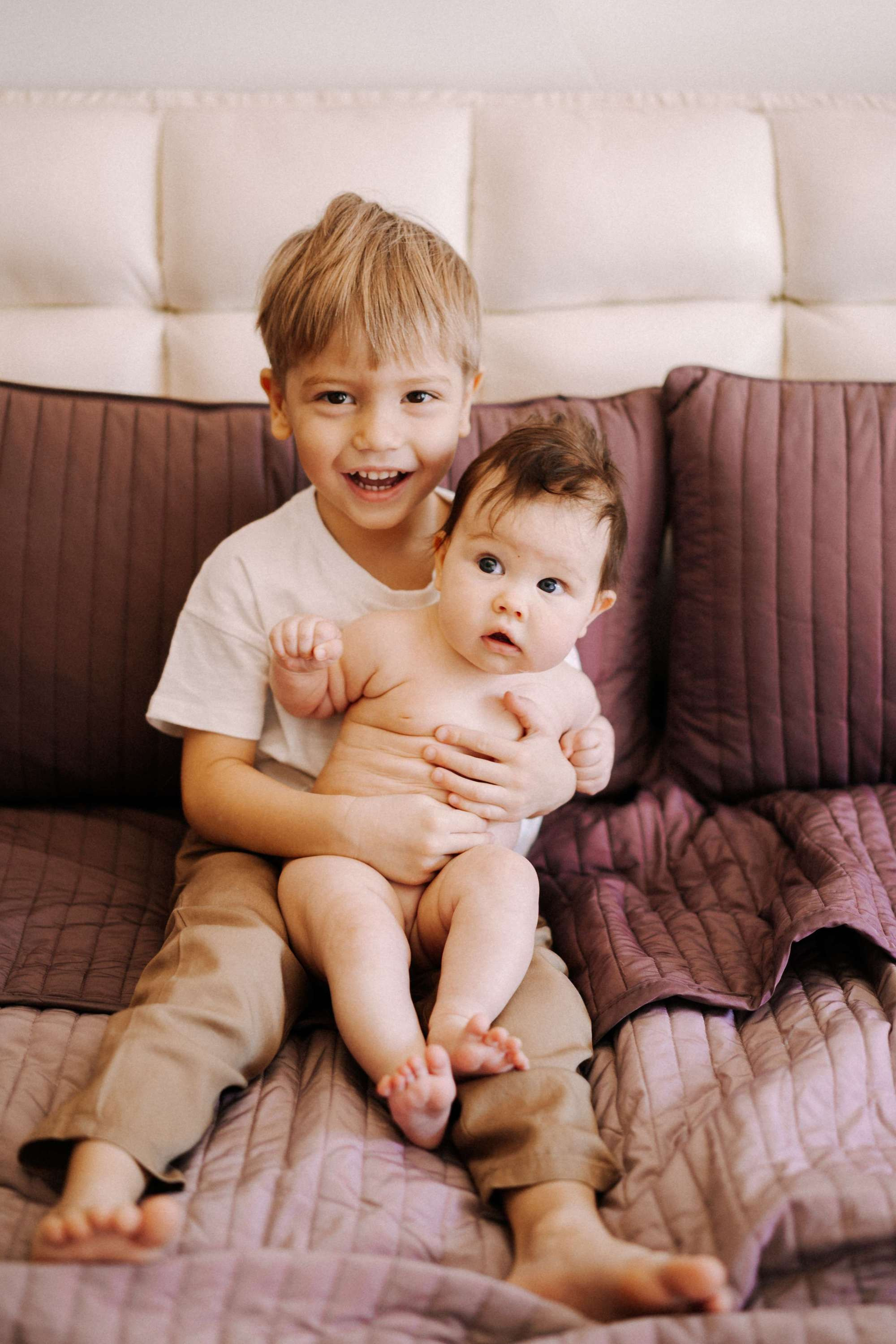 FAMILY SESSION AT HOME. Wedding Photography & Videography Team in California, Los Angeles, San Francisco, San Diego and Travel