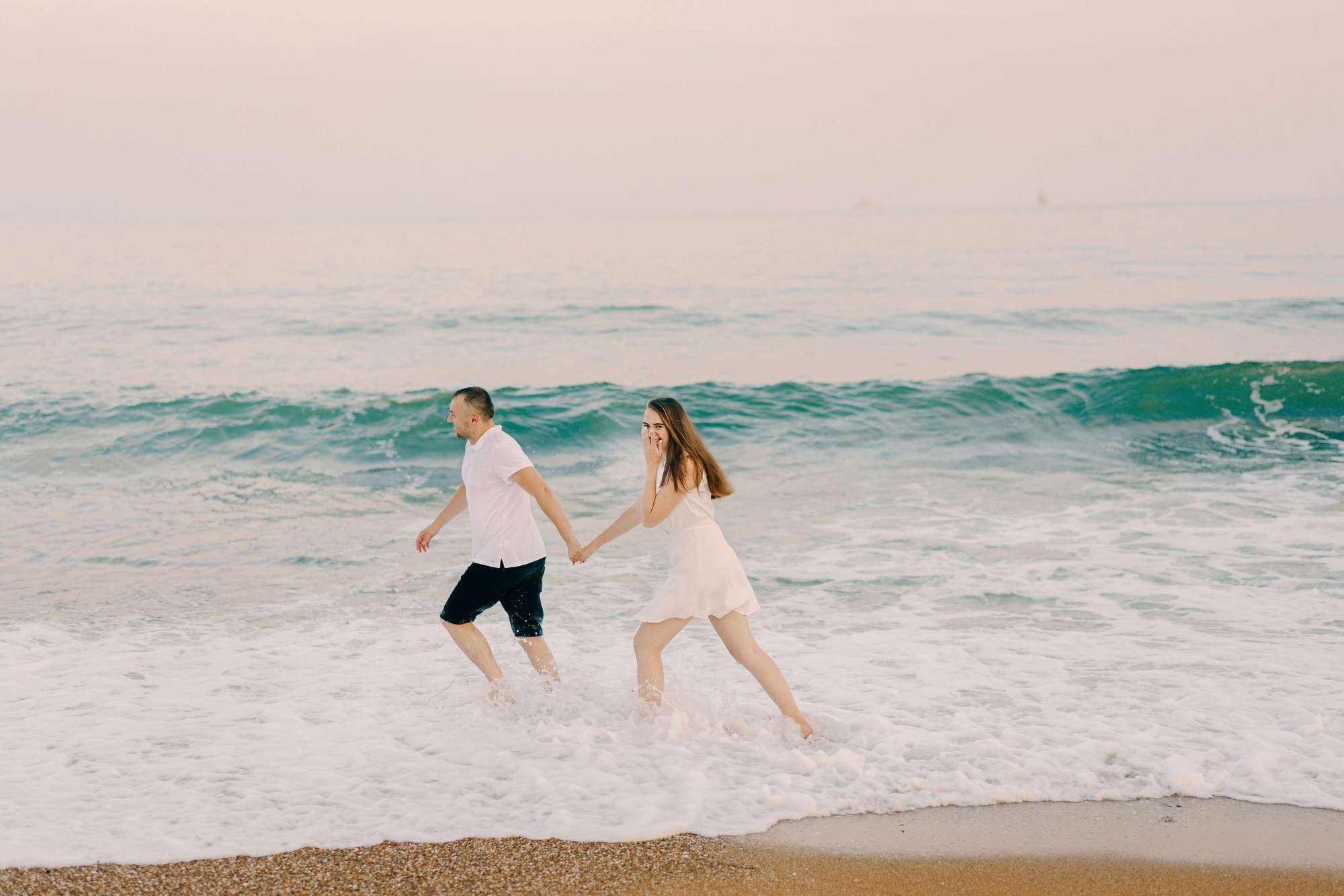FAMILY BY THE OCEAN. Wedding Photography & Videography Team in California, Los Angeles, San Francisco, San Diego and Travel
