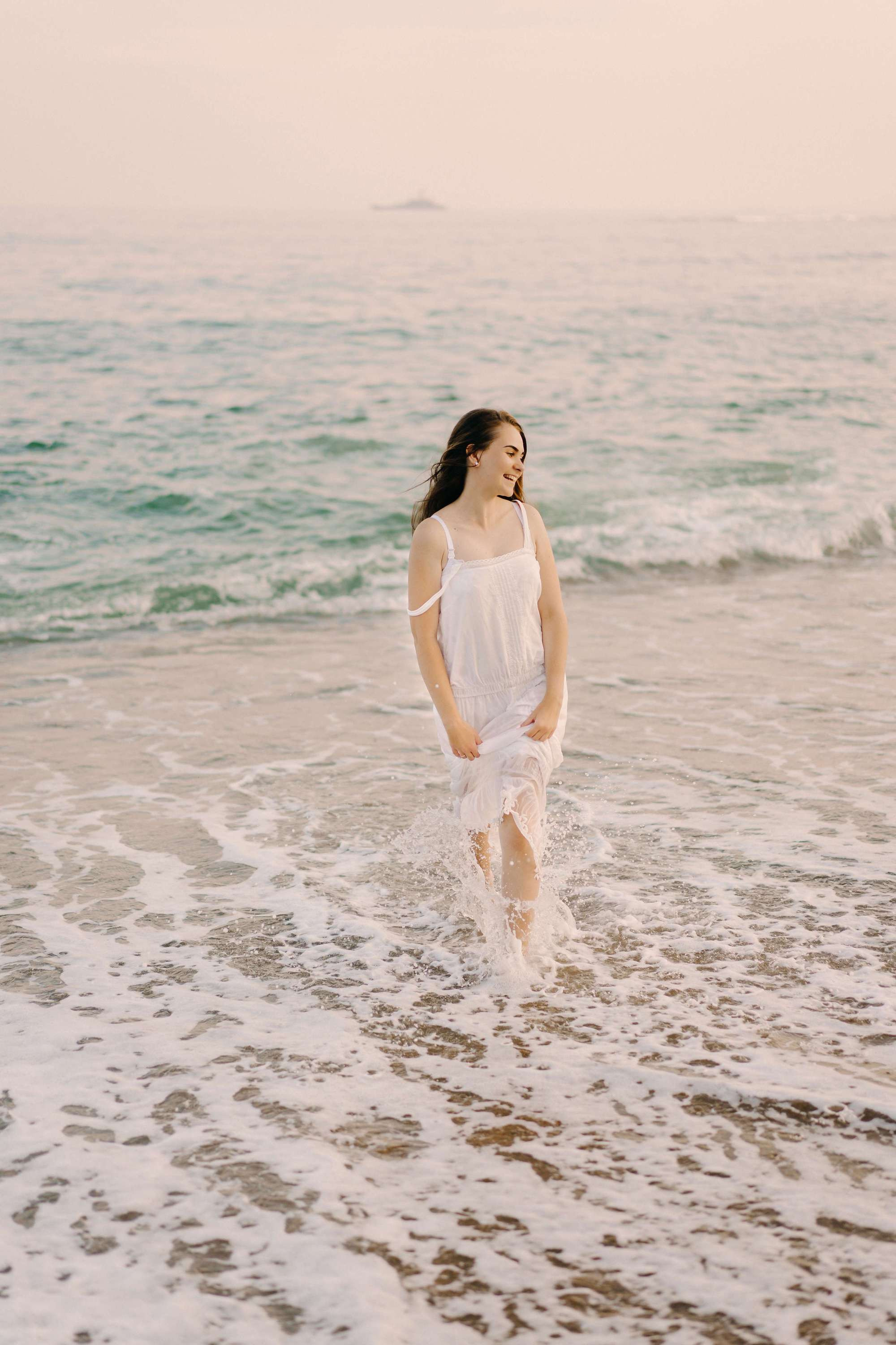 FAMILY BY THE OCEAN. Wedding Photography & Videography Team in California, Los Angeles, San Francisco, San Diego and Travel