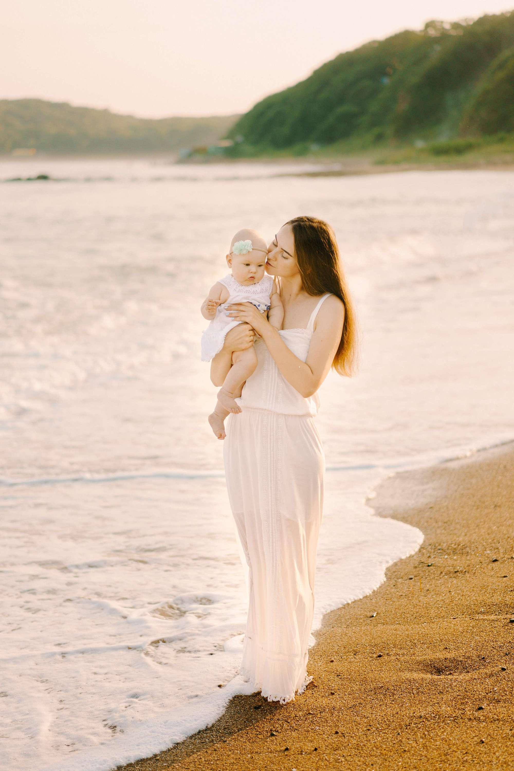 FAMILY BY THE OCEAN. Wedding Photography & Videography Team in California, Los Angeles, San Francisco, San Diego and Travel