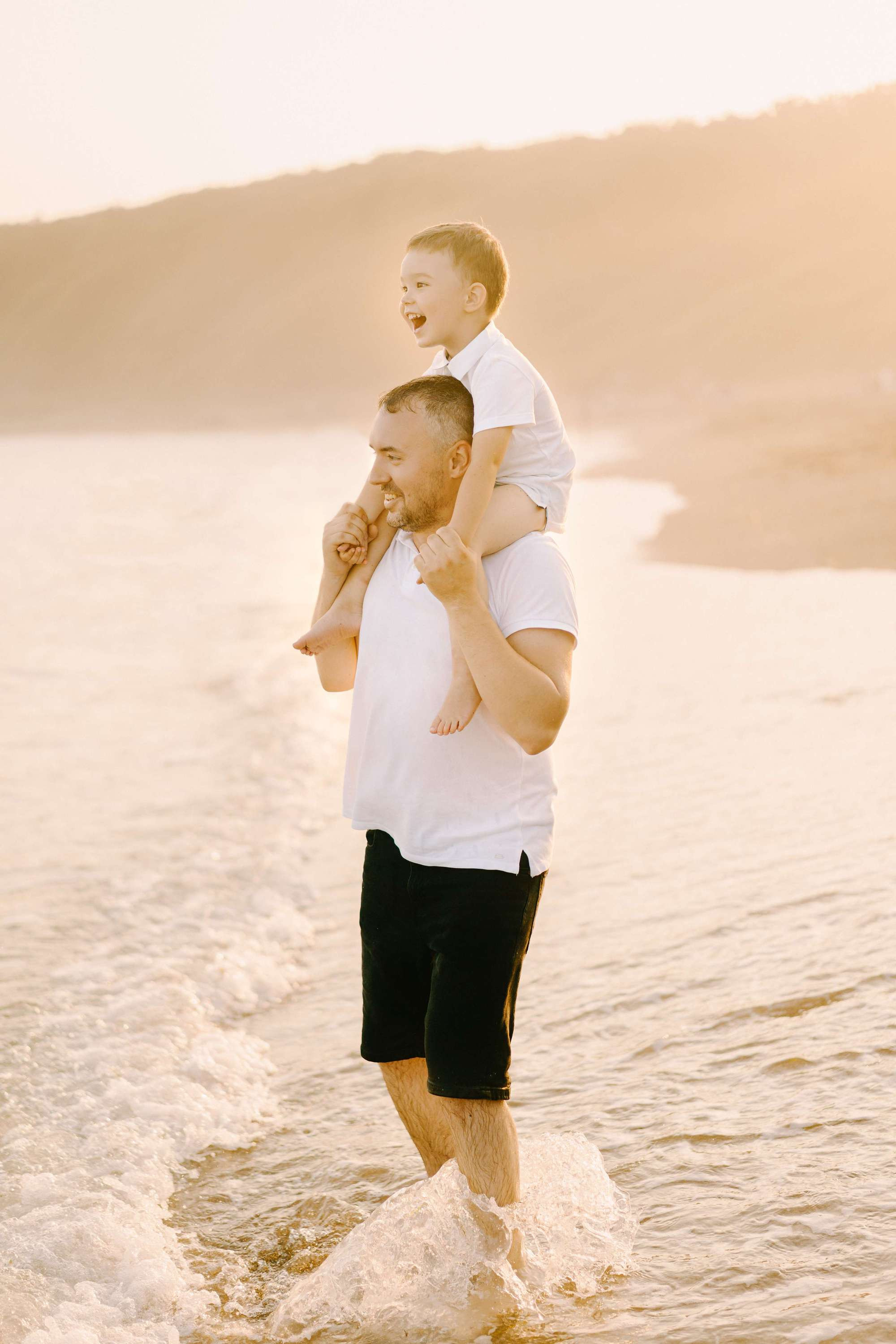 FAMILY BY THE OCEAN. Wedding Photography & Videography Team in California, Los Angeles, San Francisco, San Diego and Travel