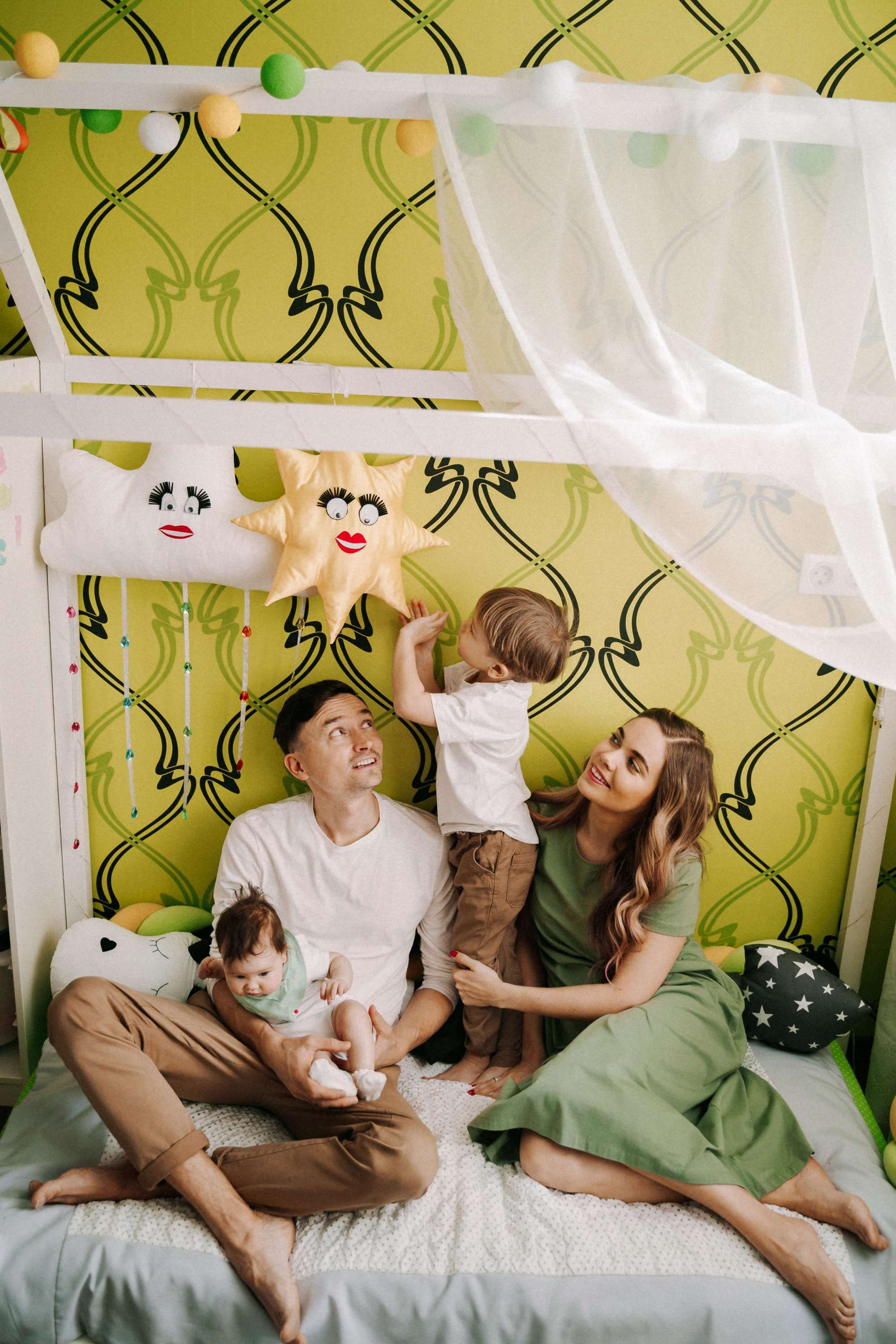 FAMILY SESSION AT HOME. Wedding Photography & Videography Team in California, Los Angeles, San Francisco, San Diego and Travel