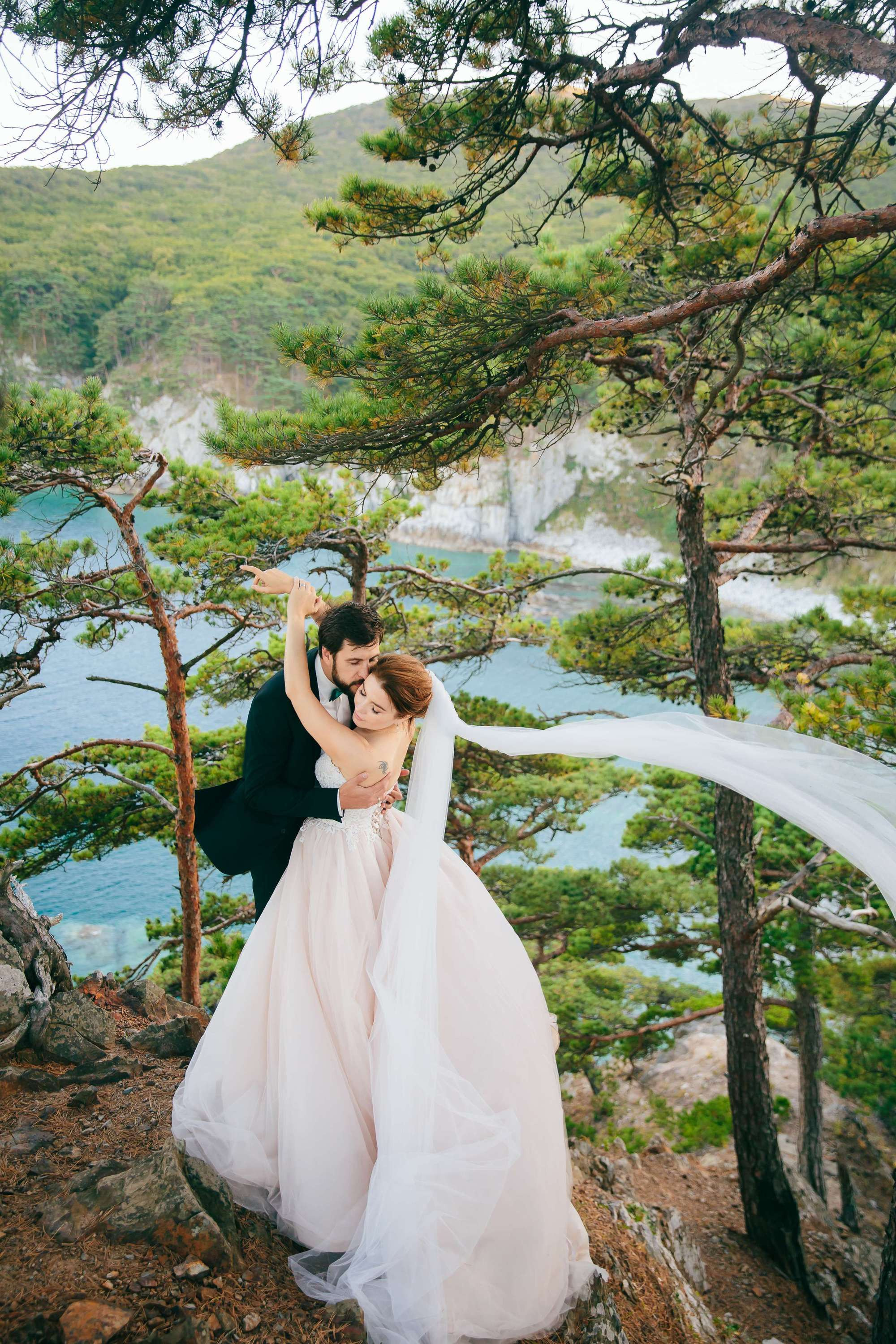 Big Sur Elopement. Wedding Photography & Videography Team in California, Los Angeles, San Francisco, San Diego and Travel
