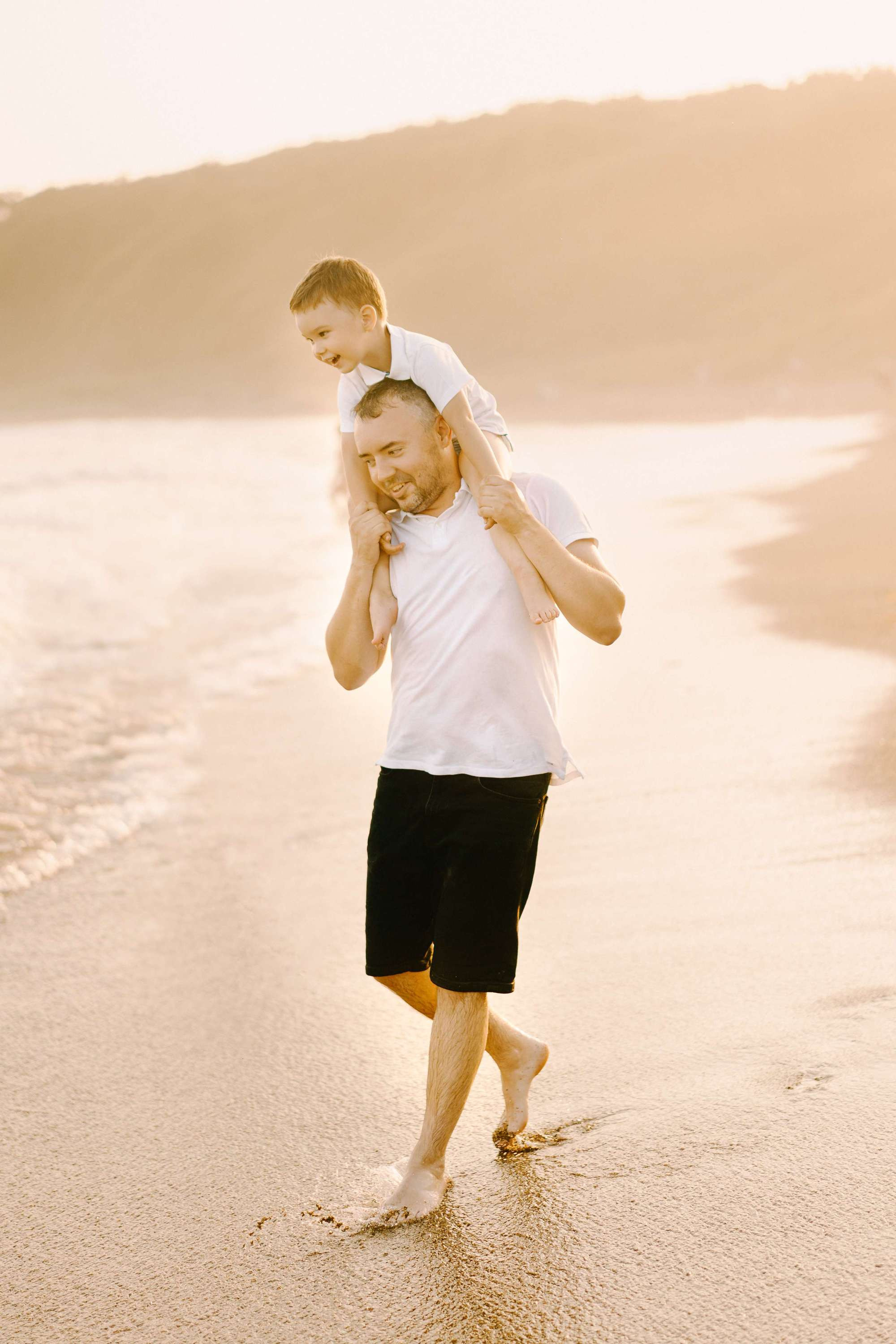 FAMILY BY THE OCEAN. Wedding Photography & Videography Team in California, Los Angeles, San Francisco, San Diego and Travel