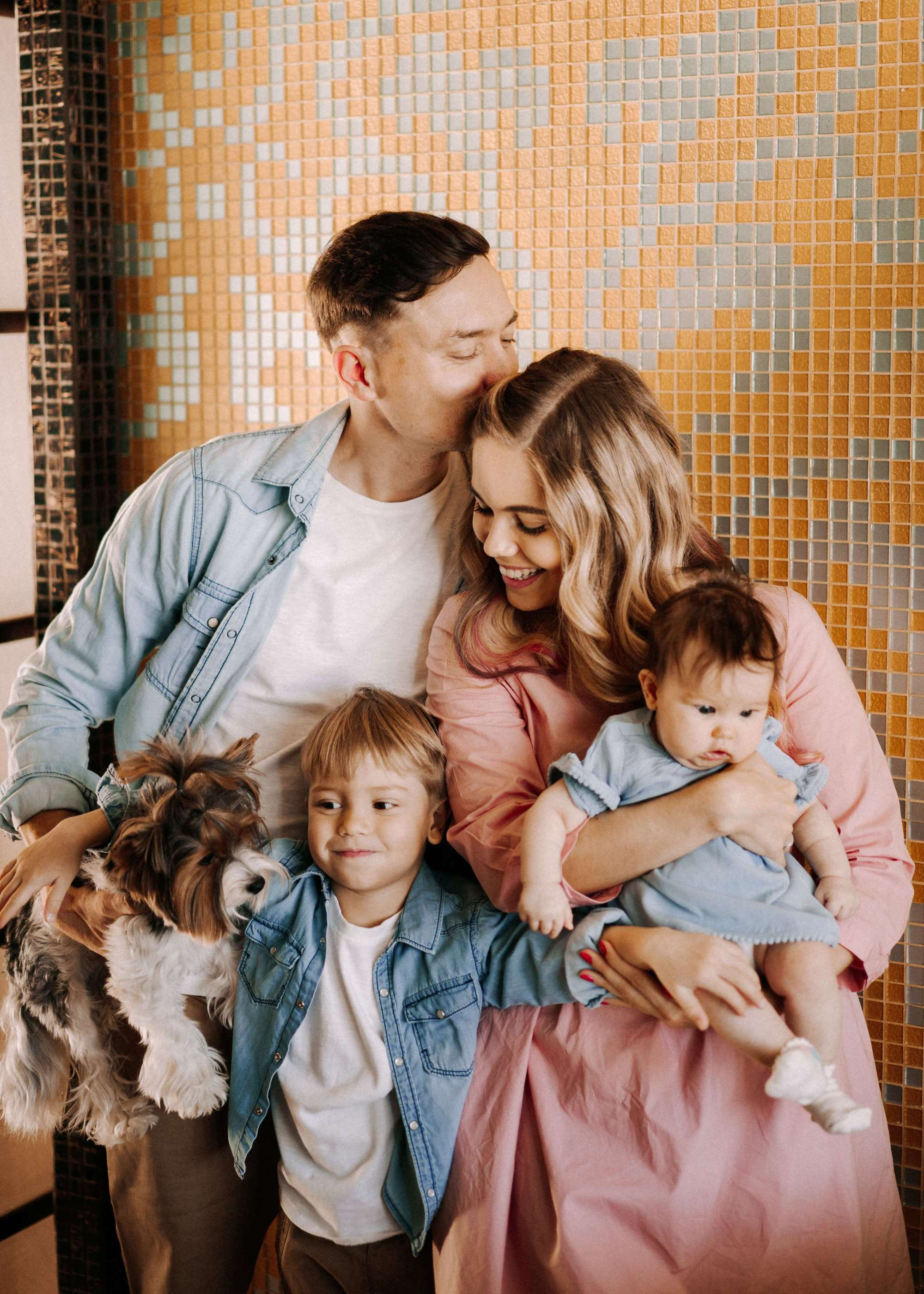 FAMILY SESSION AT HOME. Wedding Photography & Videography Team in California, Los Angeles, San Francisco, San Diego and Travel