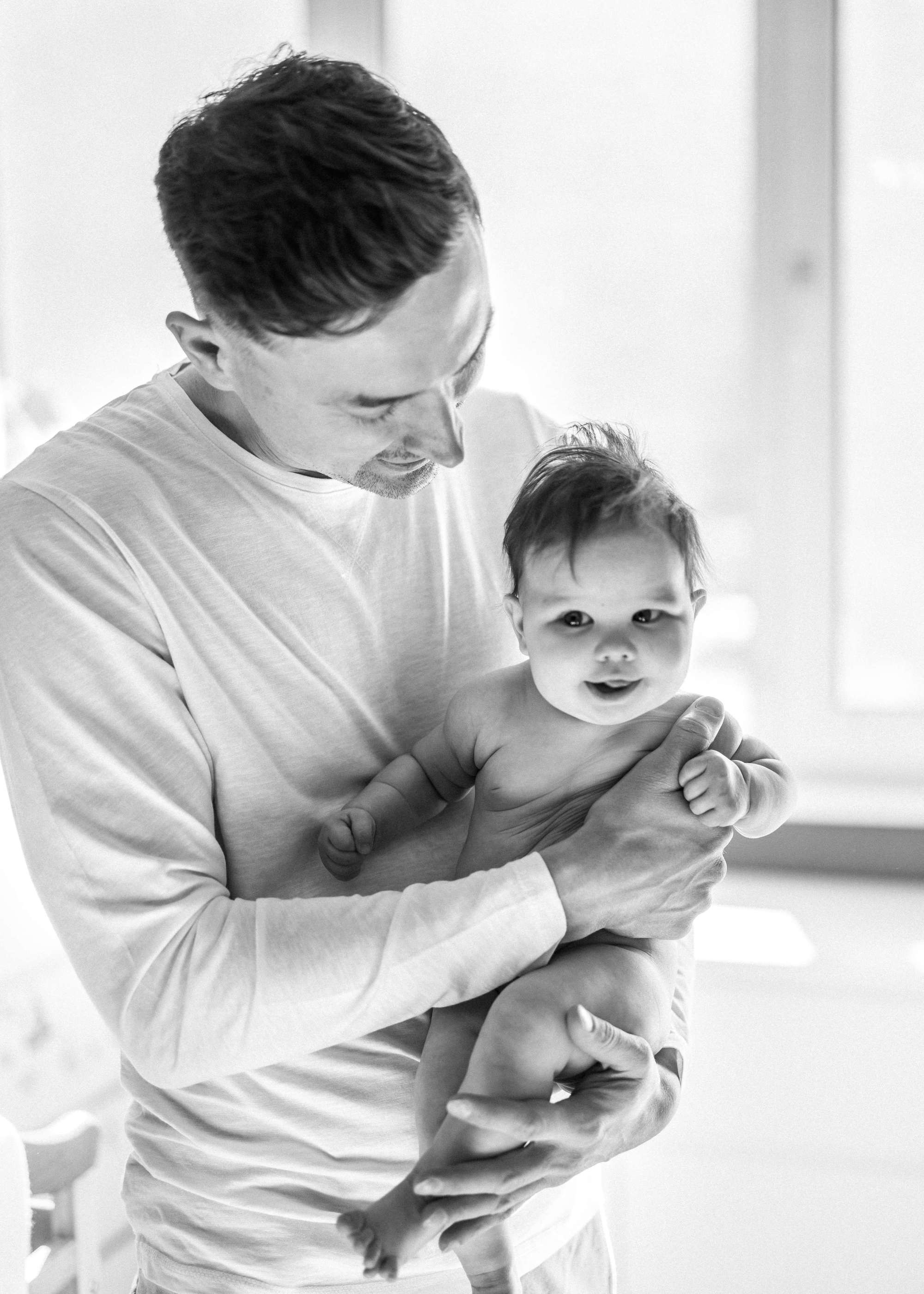 FAMILY SESSION AT HOME. Wedding Photography & Videography Team in California, Los Angeles, San Francisco, San Diego and Travel