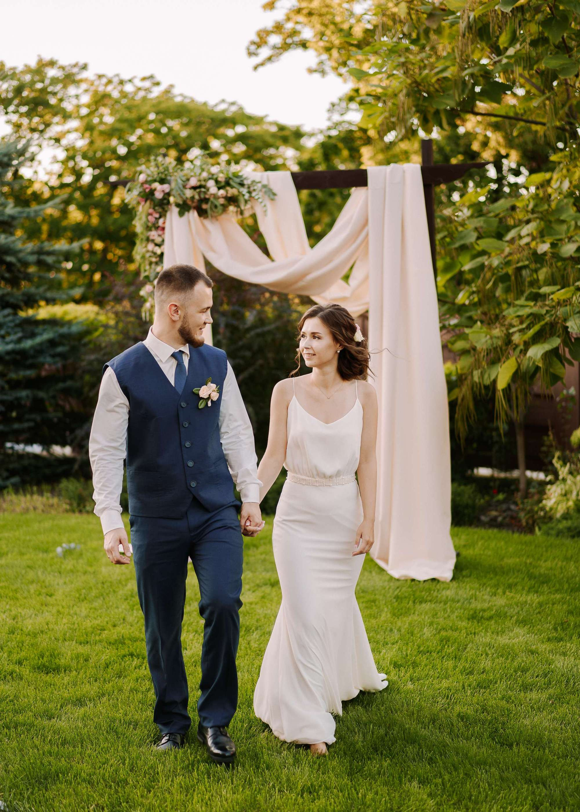 Backyard Wedding. Wedding Photography & Videography Team in California, Los Angeles, San Francisco, San Diego and Travel