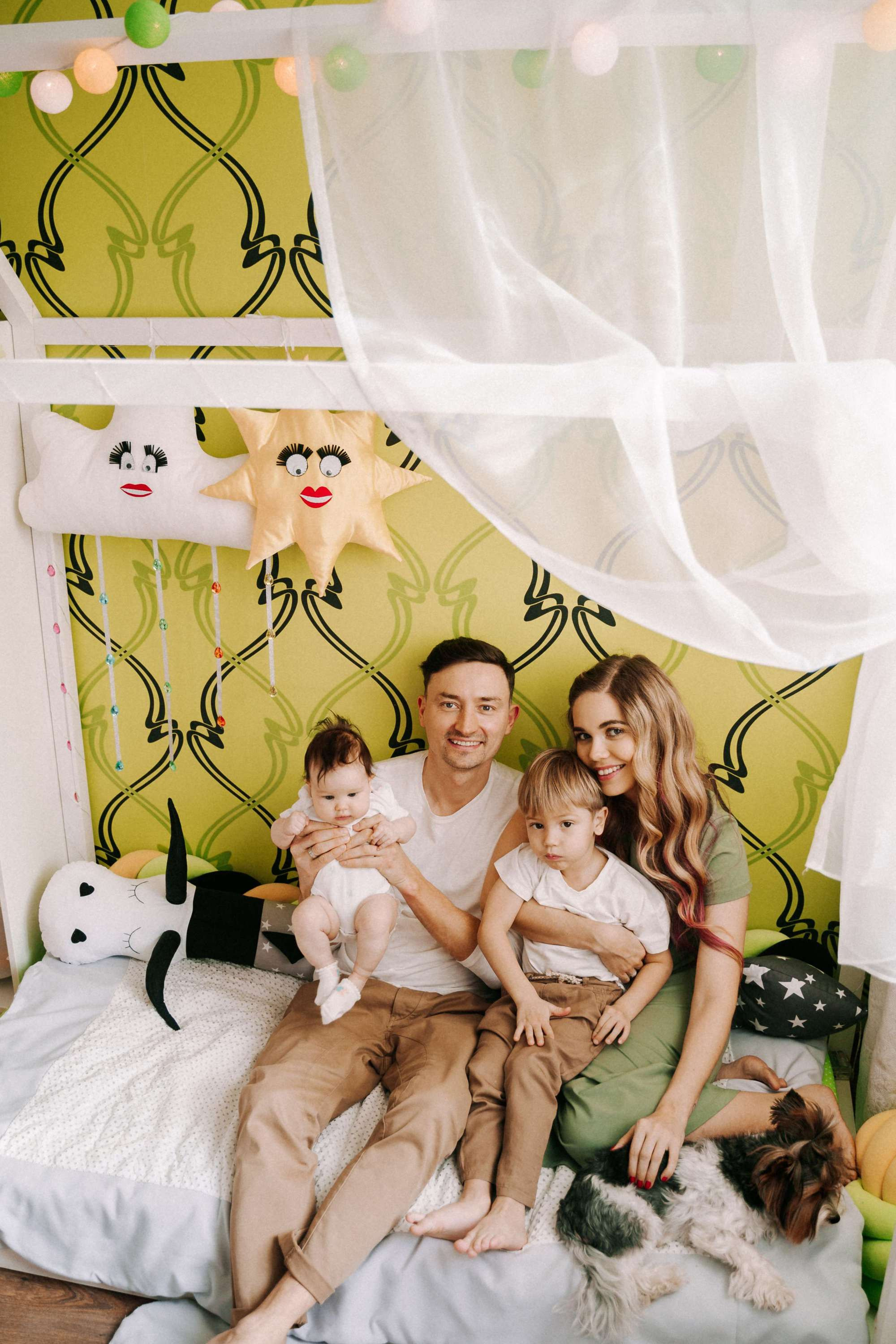 FAMILY SESSION AT HOME. Wedding Photography & Videography Team in California, Los Angeles, San Francisco, San Diego and Travel