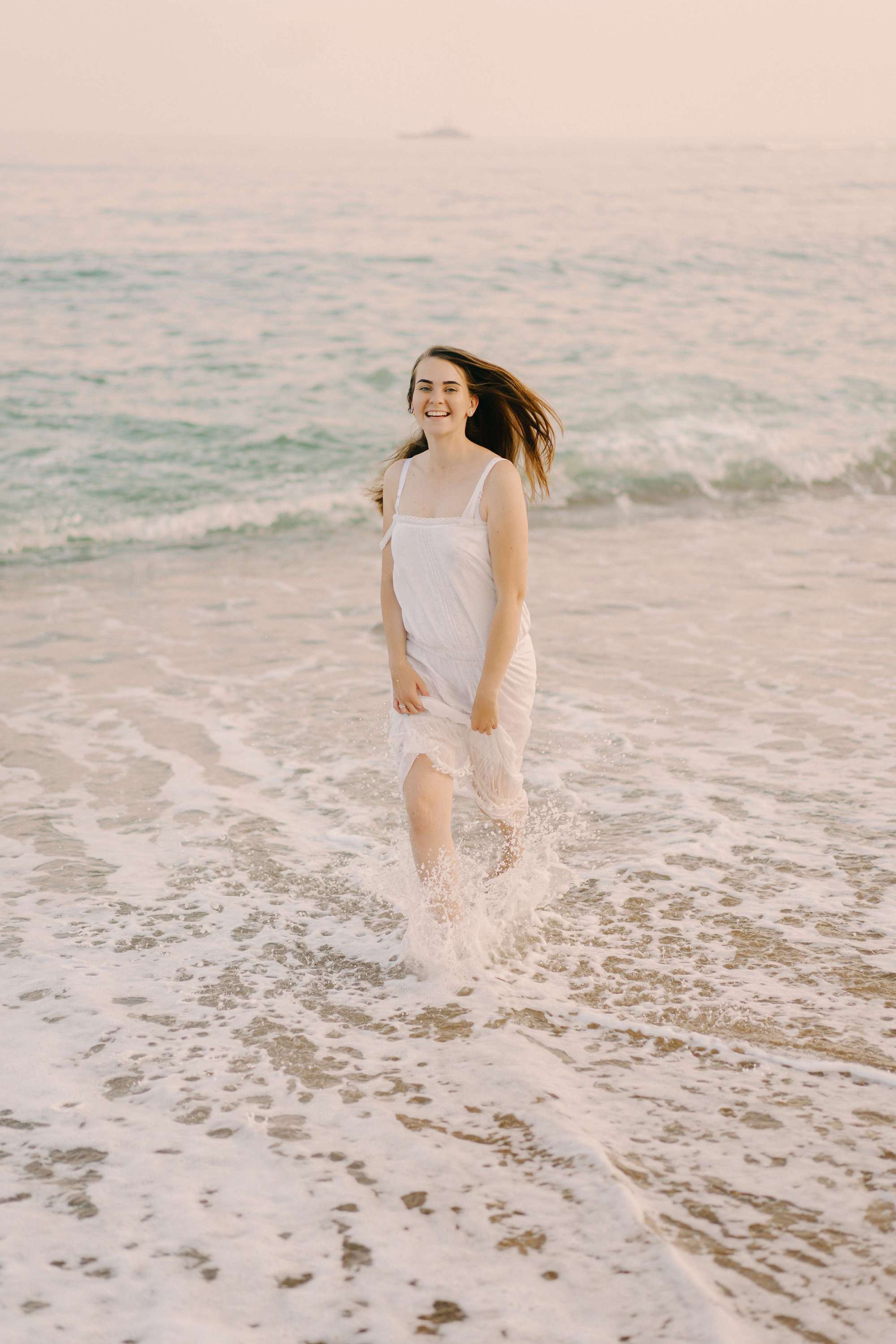 FAMILY BY THE OCEAN. Wedding Photography & Videography Team in California, Los Angeles, San Francisco, San Diego and Travel