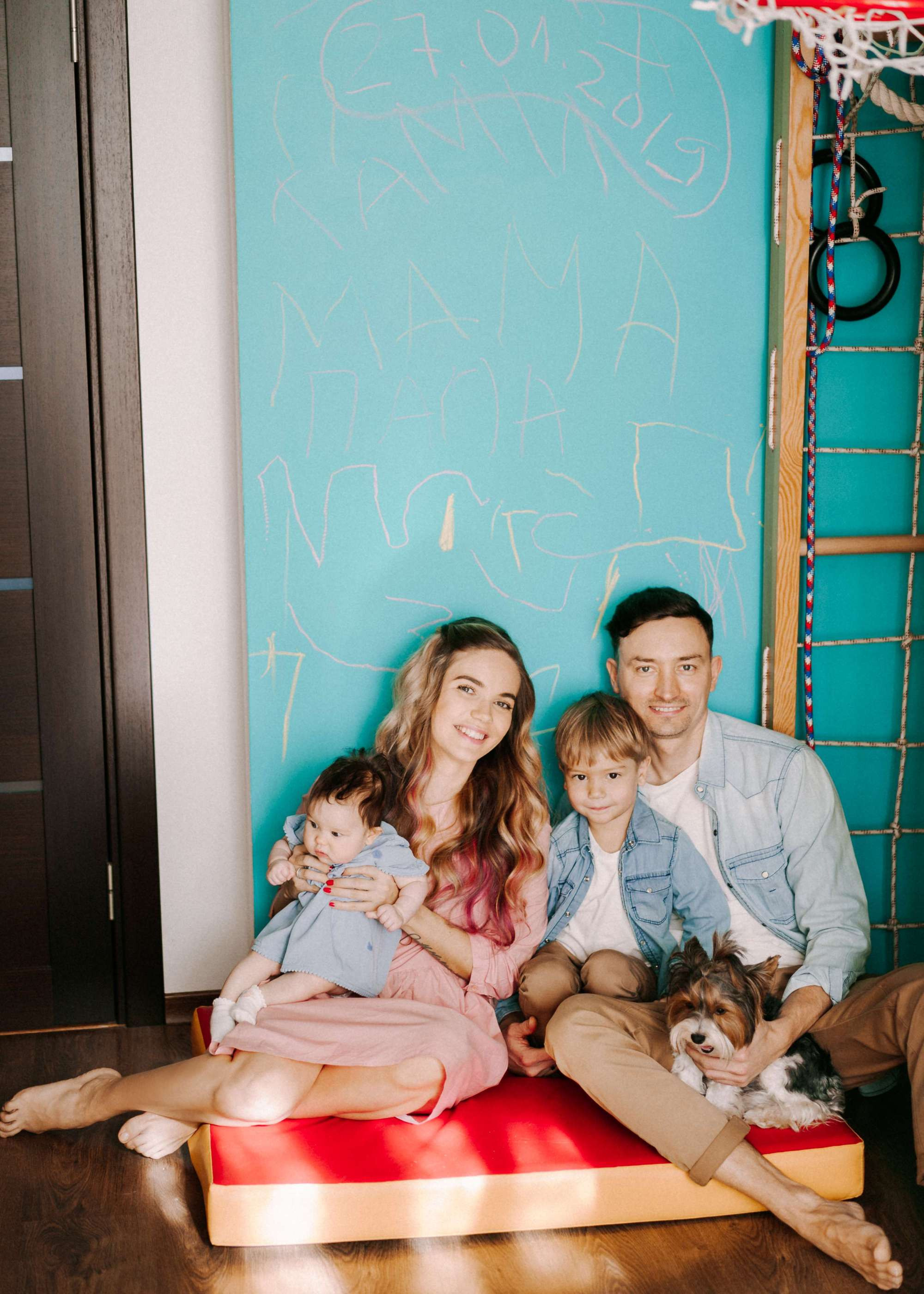 FAMILY SESSION AT HOME. Wedding Photography & Videography Team in California, Los Angeles, San Francisco, San Diego and Travel