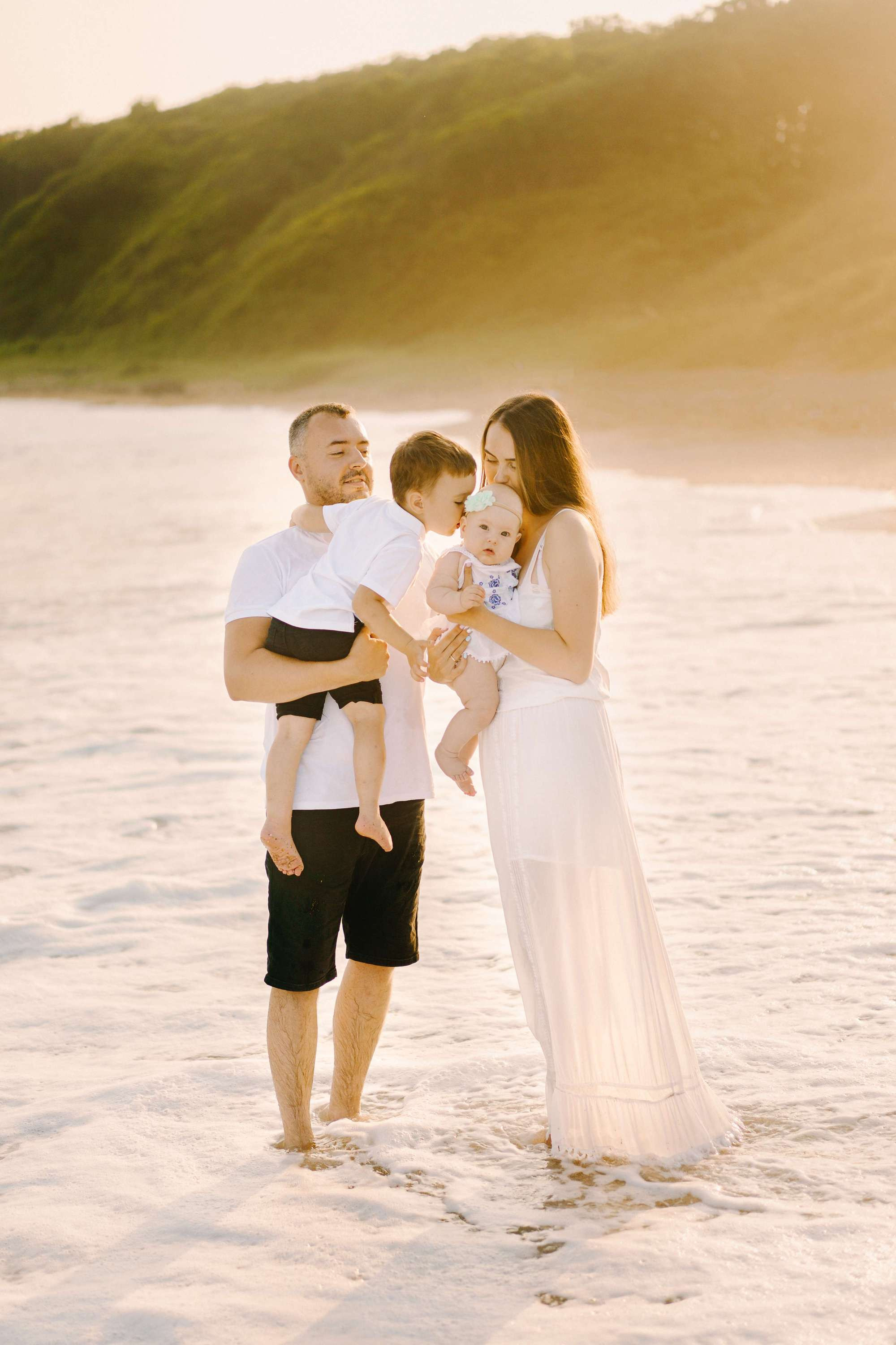 FAMILY BY THE OCEAN. Wedding Photography & Videography Team in California, Los Angeles, San Francisco, San Diego and Travel