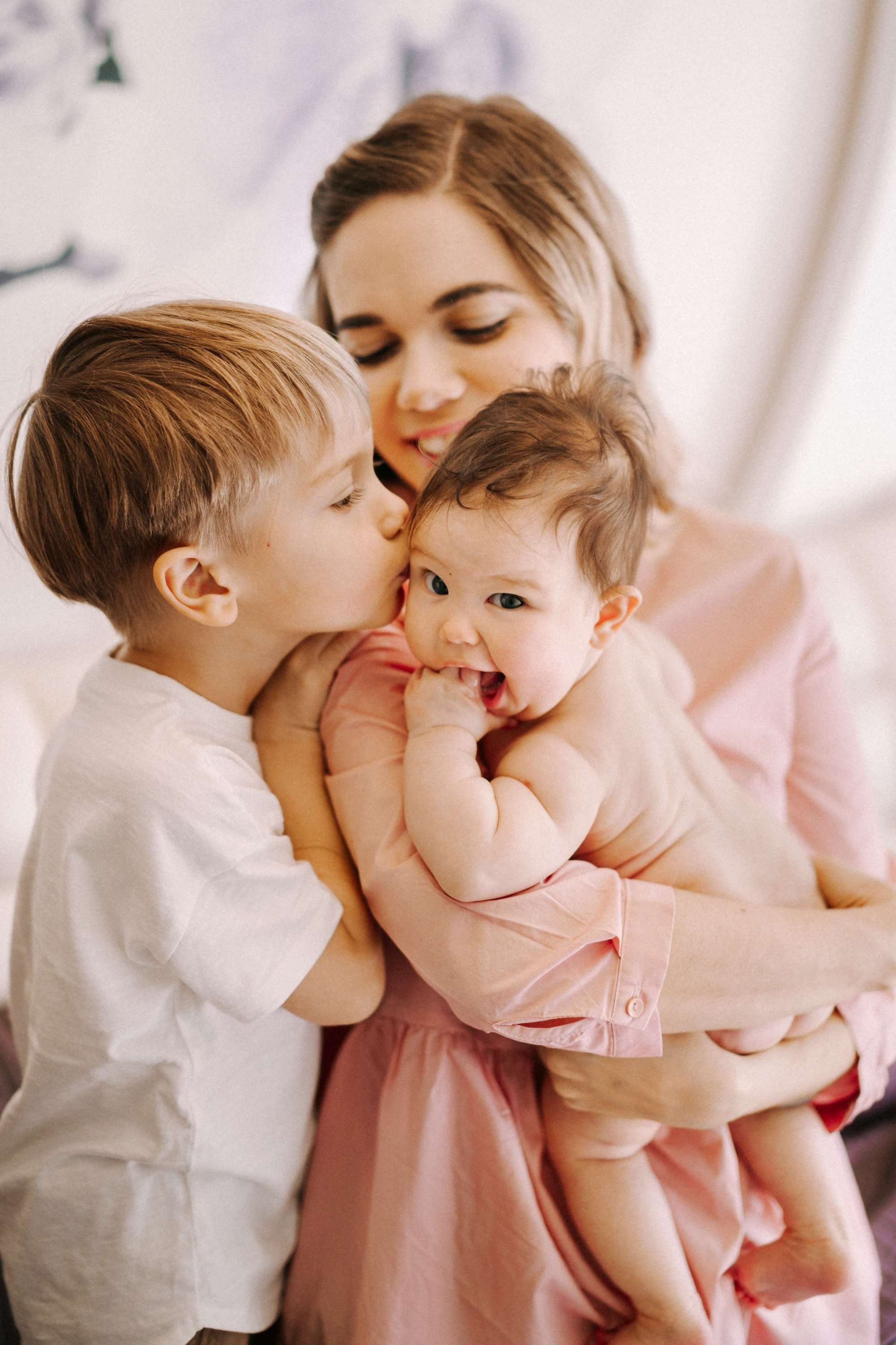 FAMILY SESSION AT HOME. Wedding Photography & Videography Team in California, Los Angeles, San Francisco, San Diego and Travel